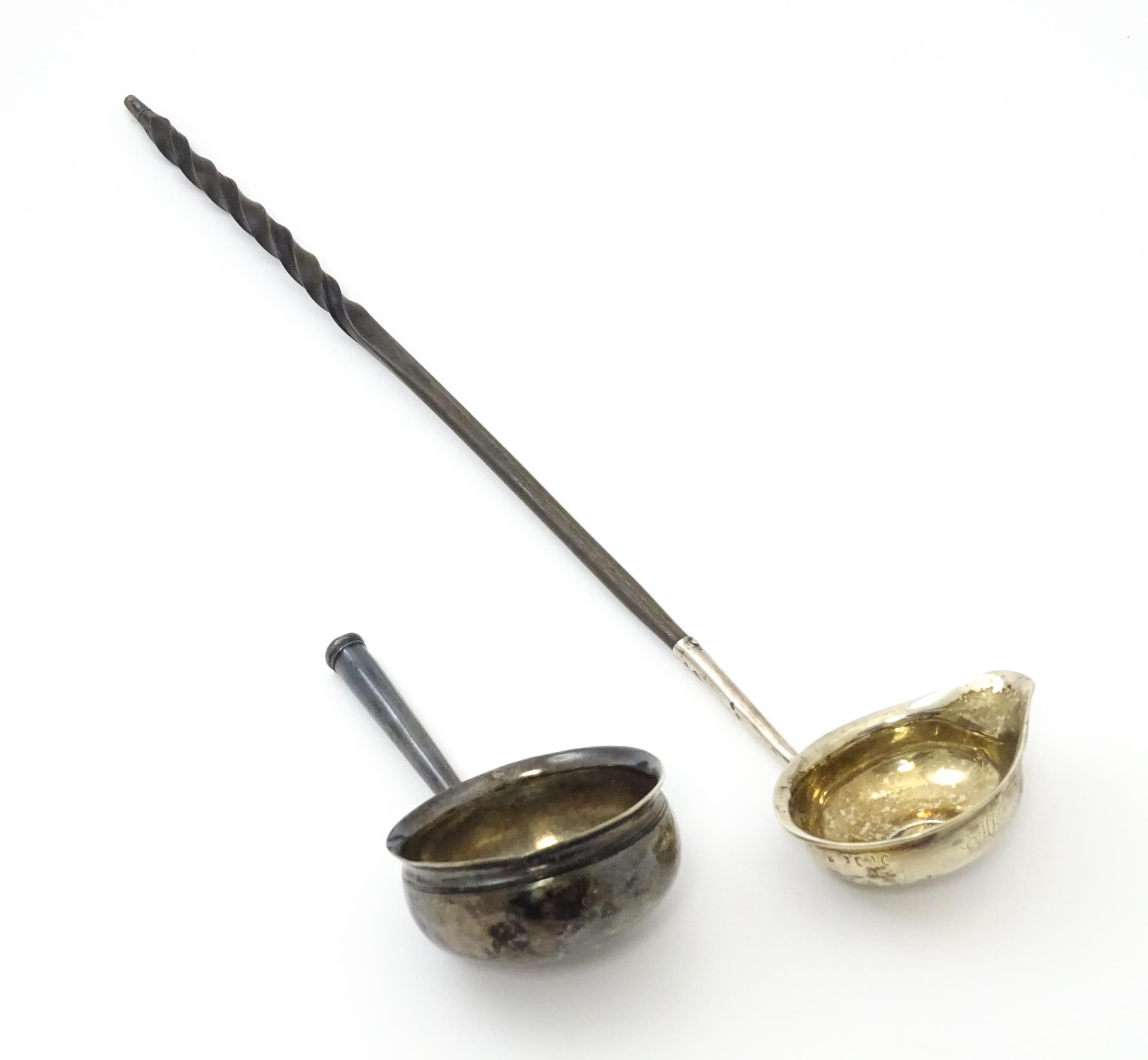 An 18thC toddy ladle with silver bowl hallmarked London 1794 maker Peter and Ann Bateman, together - Bild 3 aus 9