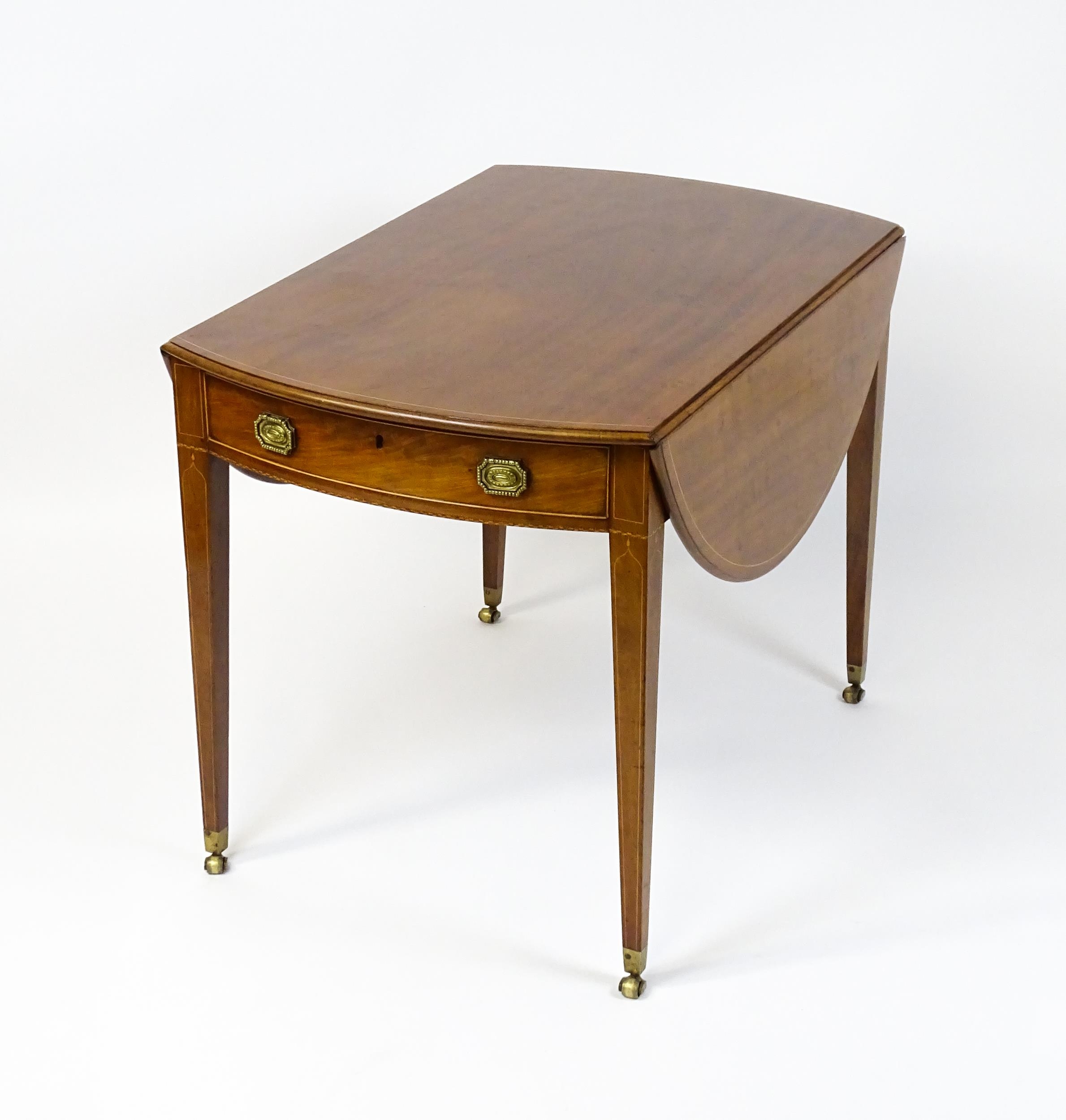 An early 19thC mahogany Pembroke table with a satinwood strung top above a single frieze drawer - Image 3 of 11