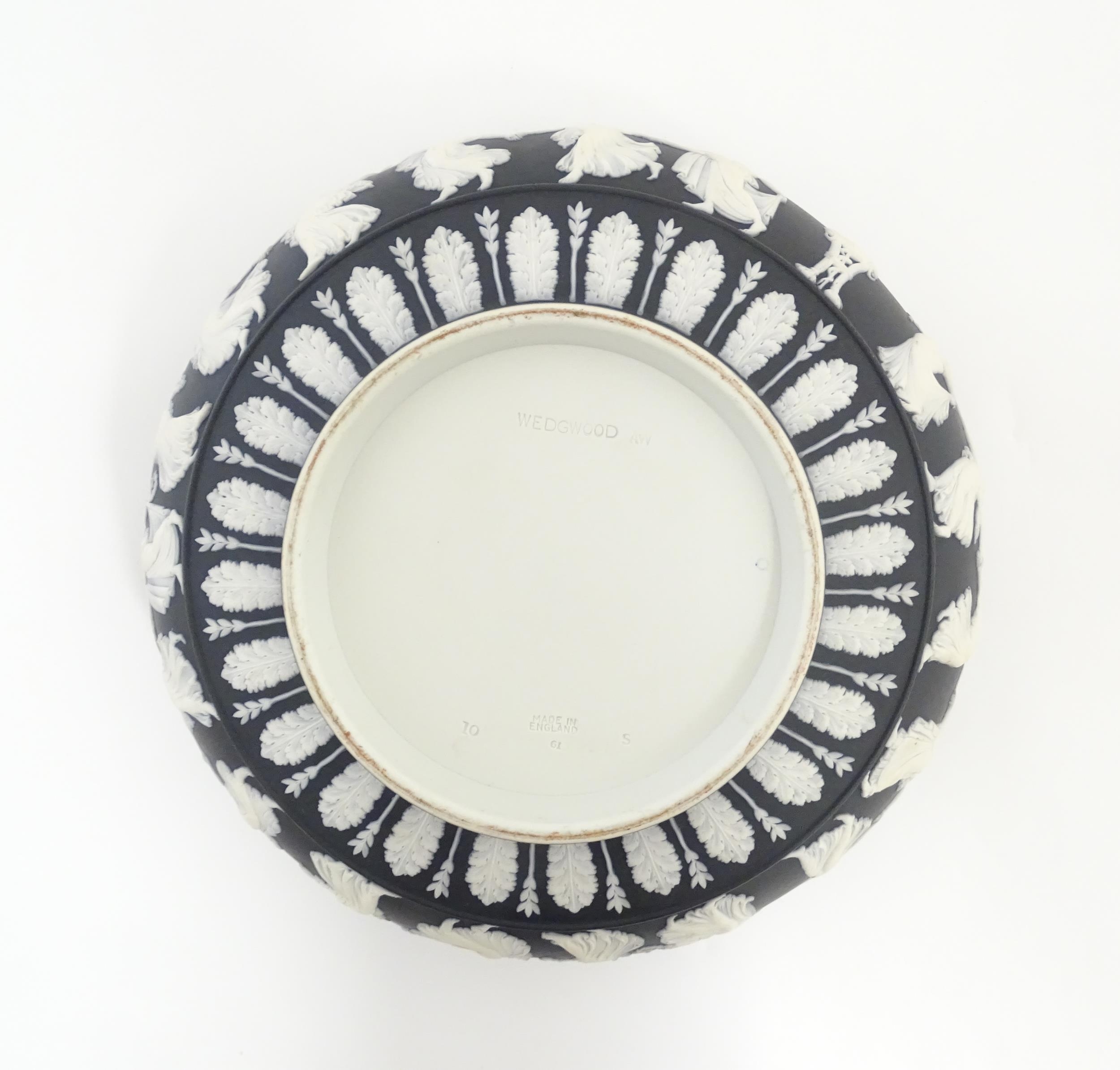 A Wedgwood black Jasperware bowl decorated with Classical maidens / Dancing Hours. Marked under. - Image 8 of 9