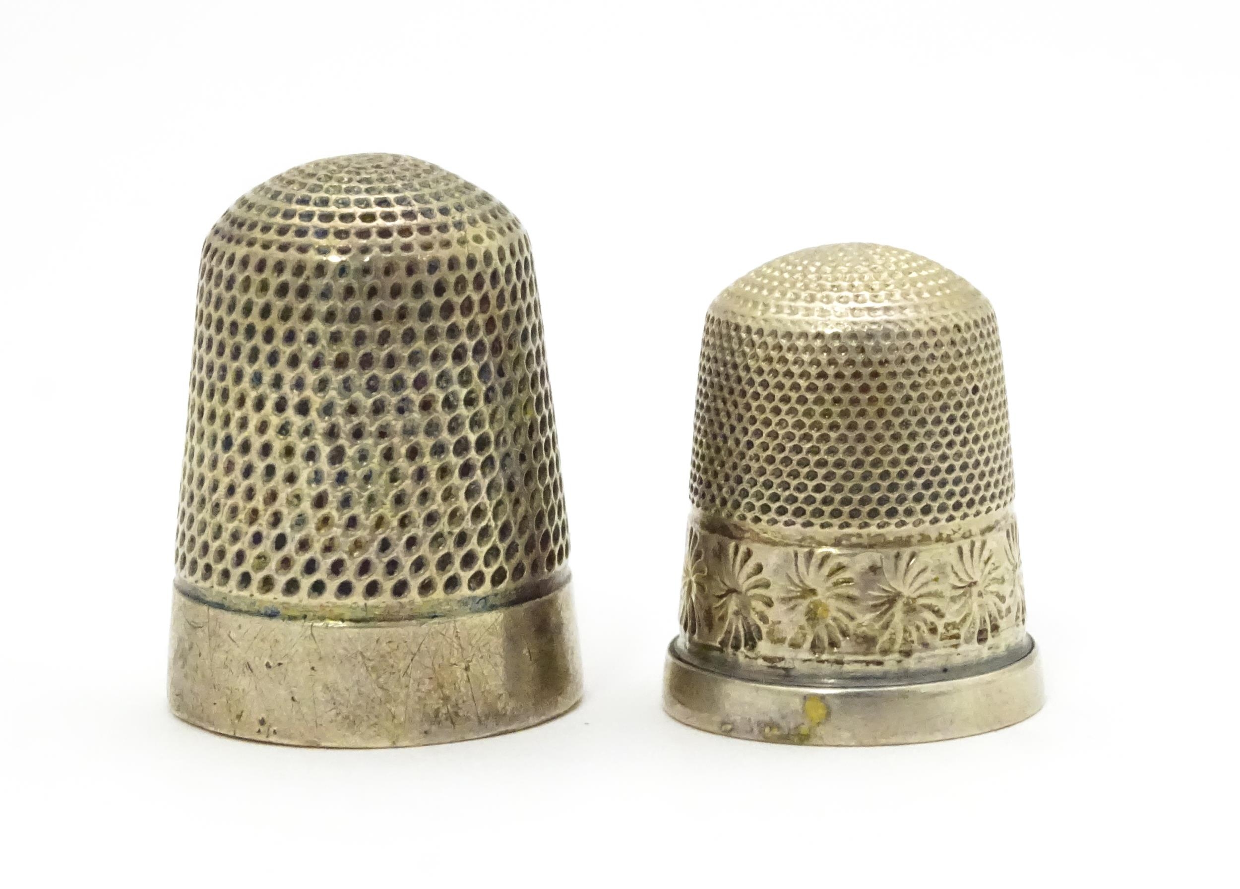 Two silver thimbles hallmarked Birmingham 1915 / 1921, maker James Swann (2) Please Note - we do not - Image 5 of 5