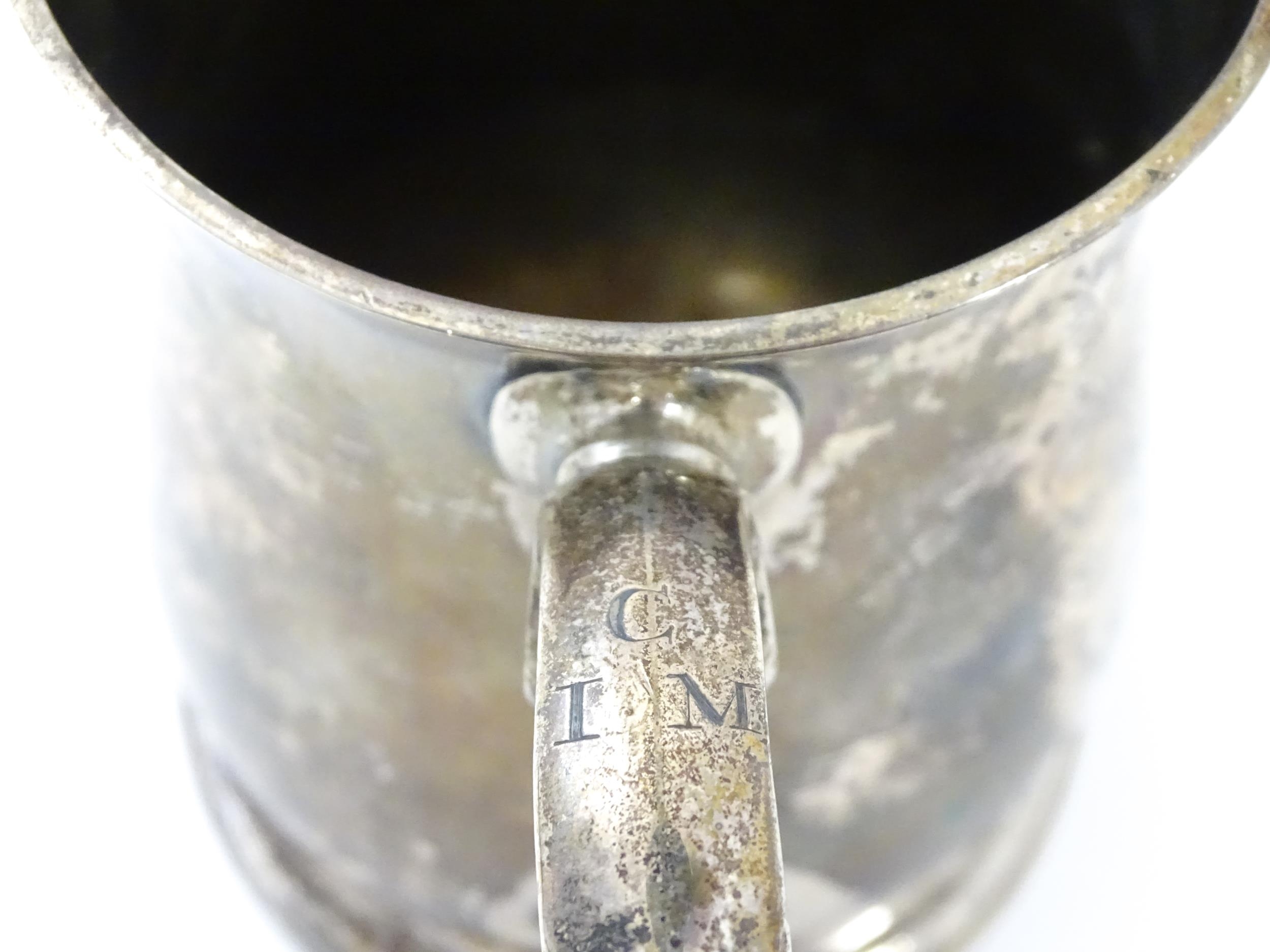 A Geo II silver tankard / mug with engraved heraldic armorial coat of arms decoration hallmarked - Image 10 of 11