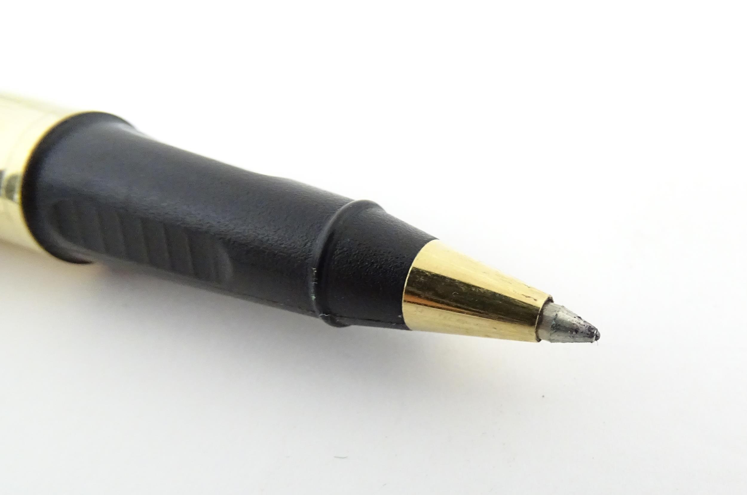 A quantity of pens, comprising a boxed Parker NL ballpoint, a boxed Parker IIIE ballpoint, a boxed - Image 2 of 25