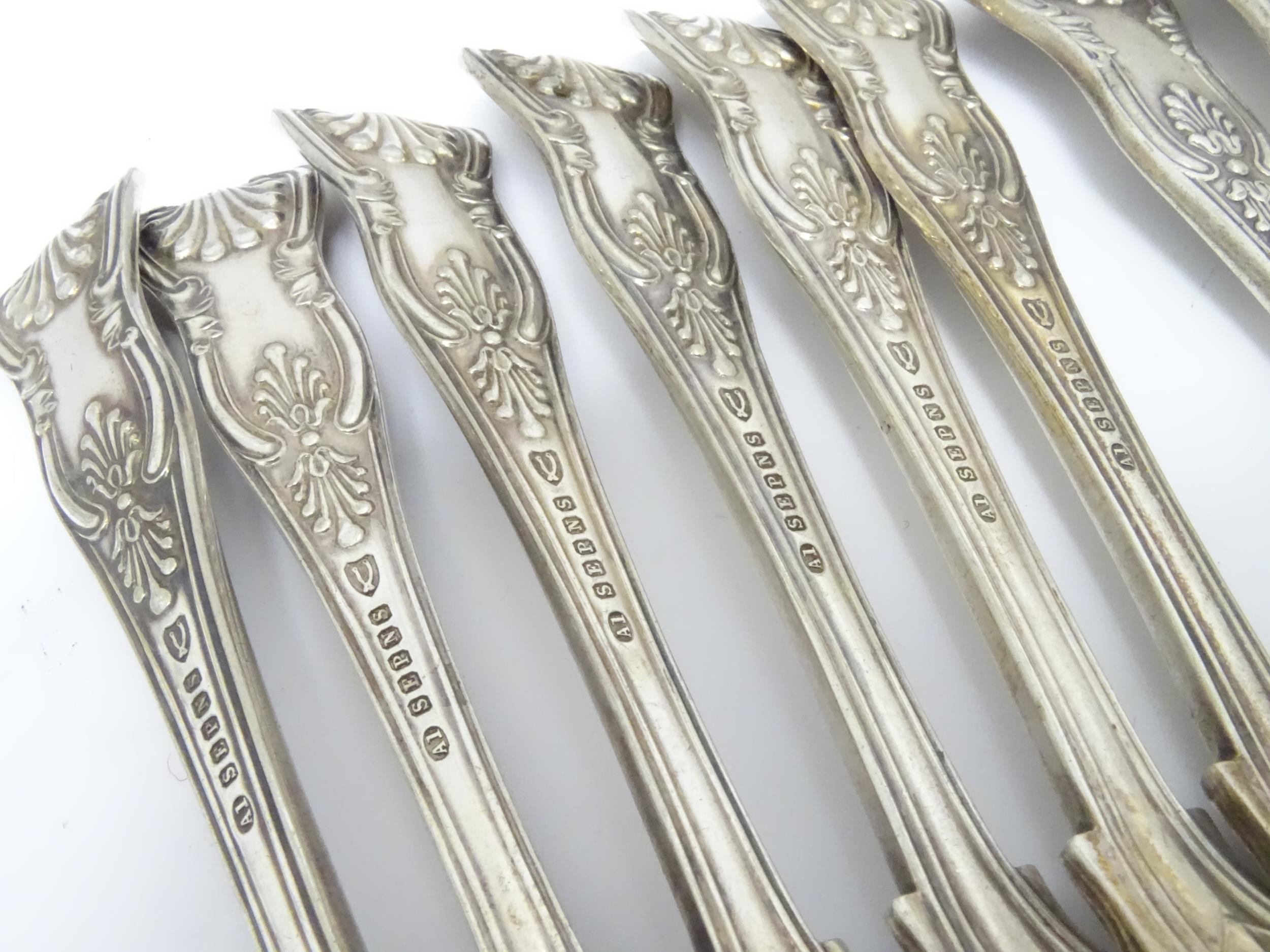 A quantity of silver plate King's pattern flatware / cutlery to include spoons and forks (Approx. - Image 6 of 8