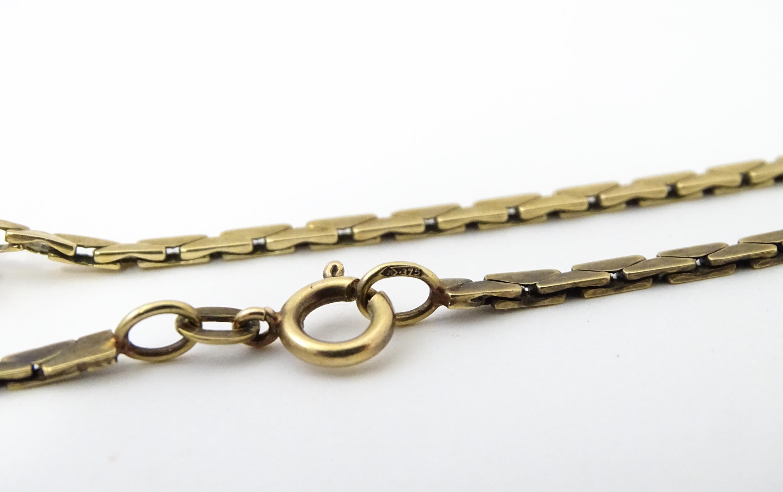 A 9ct gold necklace with textured oval detail to lower section. Bearing import marks for London - Image 10 of 10