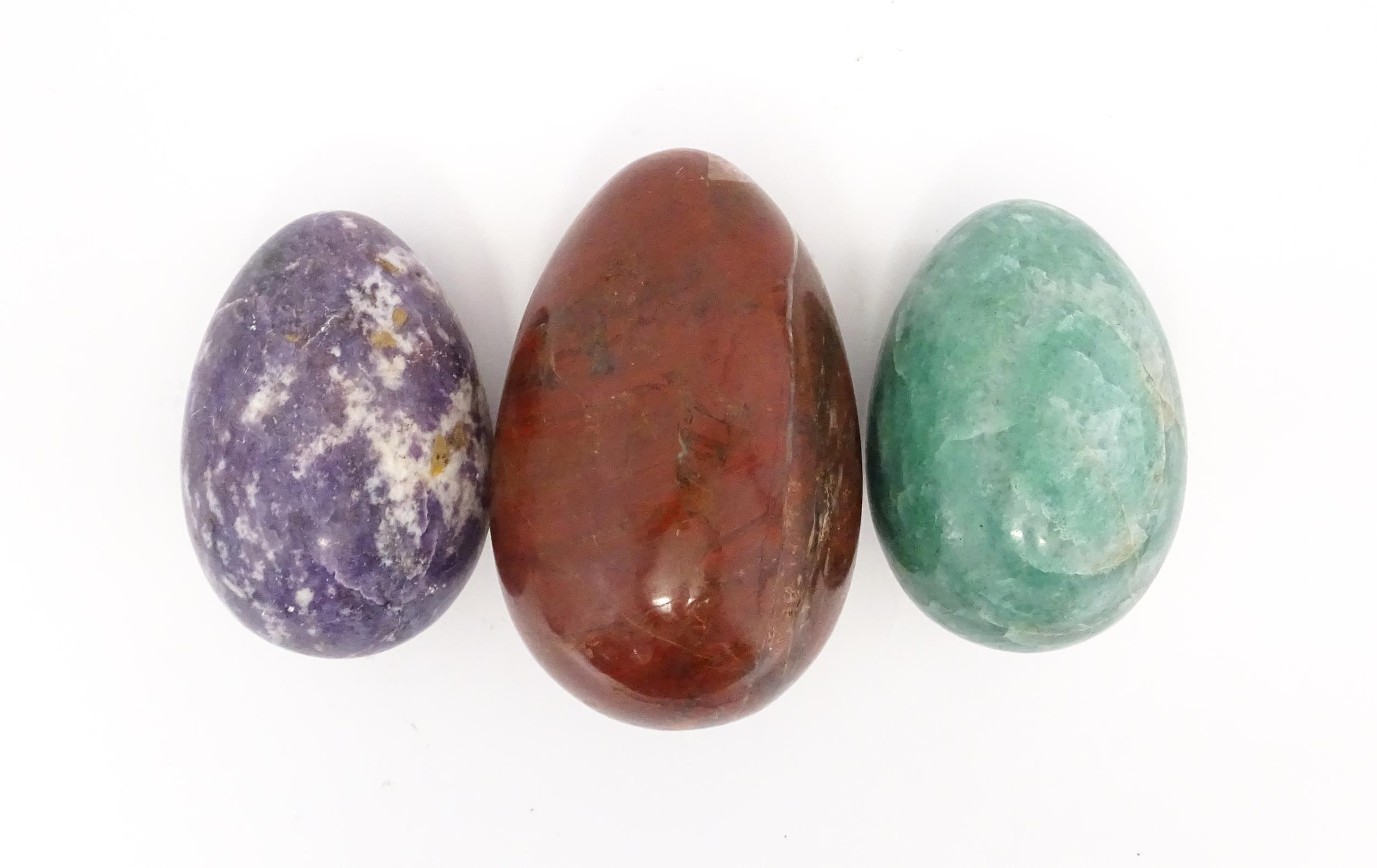 Natural History / Geology Interest: Three polished hardstone specimen eggs to include red jasper, - Image 5 of 9