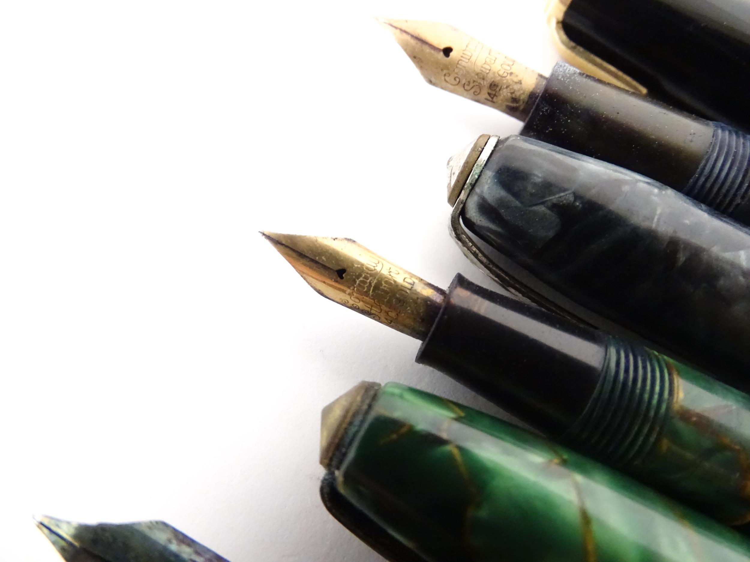 Six fountain pens with 14ct nibs, to include a Parker 'Duofold' with black finish and 14kt gold nib, - Image 13 of 22