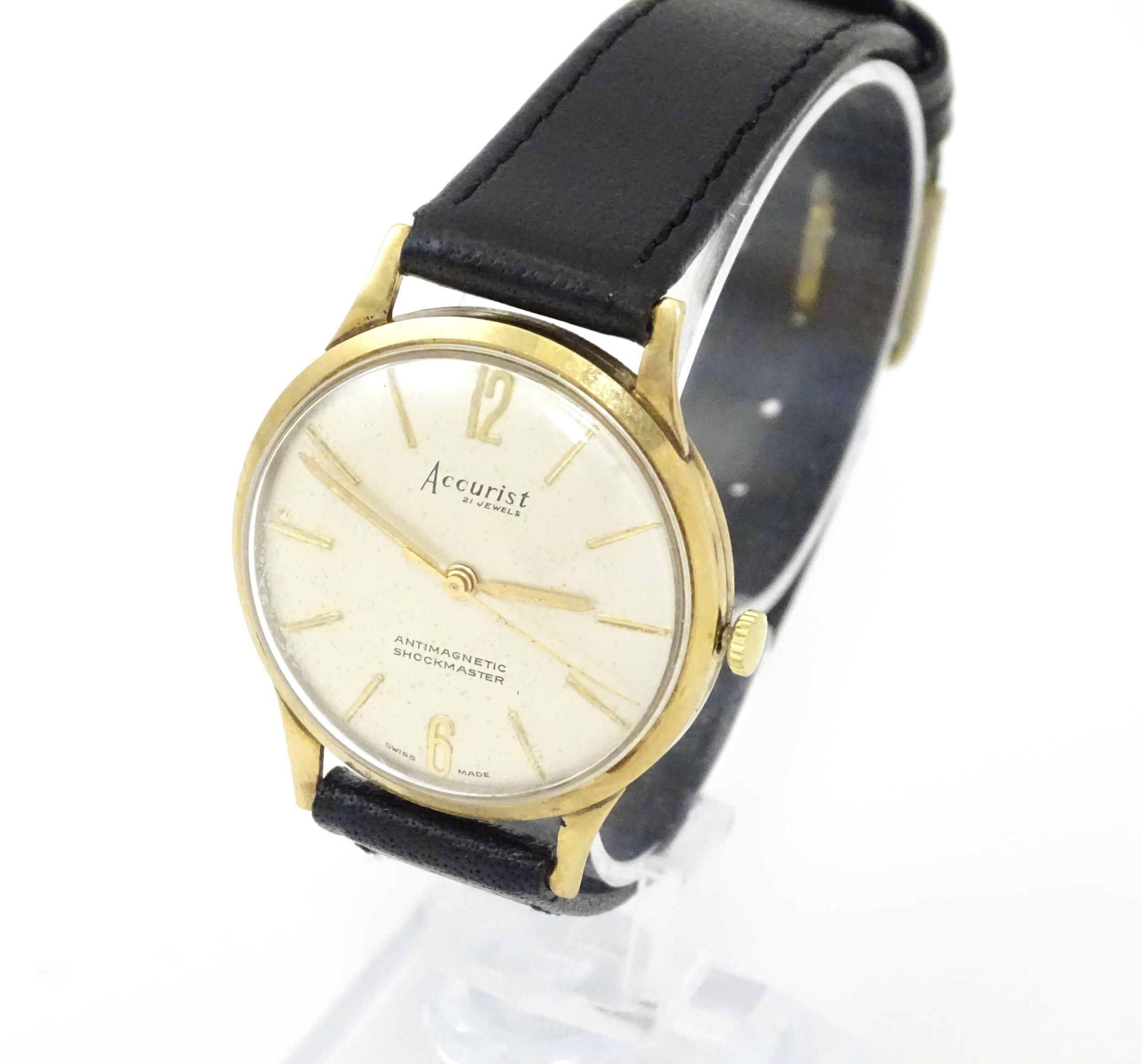 A Gentleman's 9ct gold cased Accurist wristwatch/ The watch approx 3 1/4" Please Note - we do not - Image 3 of 10