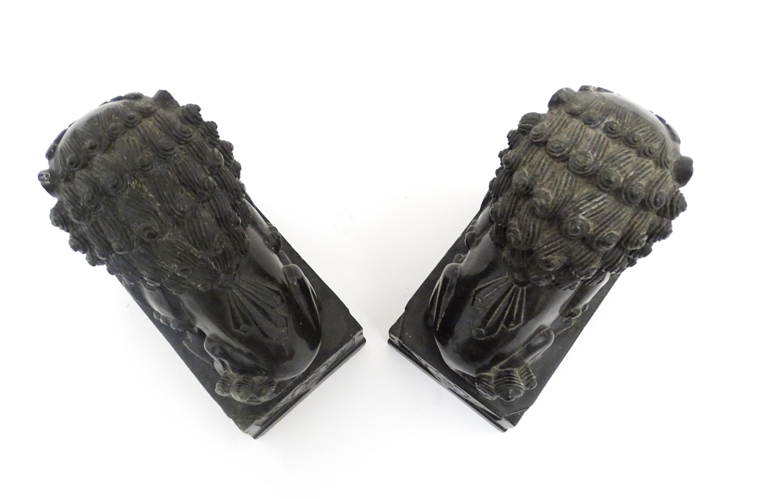 A pair of Chinese carved hardstone foo dogs / guardian lions with ball underfoot and loose ball - Image 5 of 6