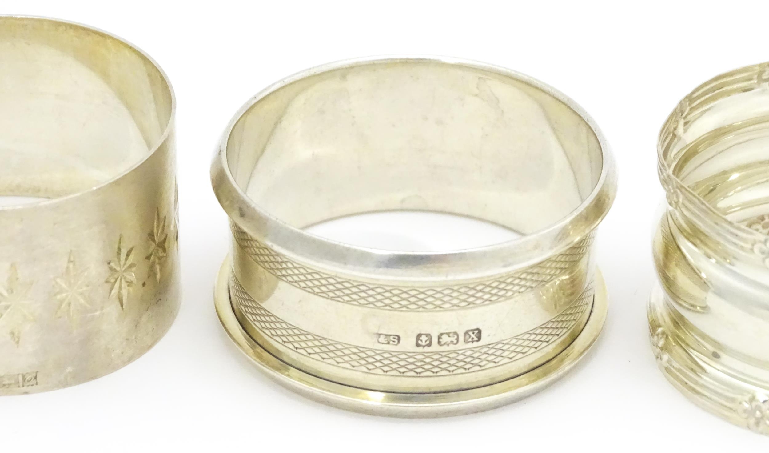 Five assorted napkin rings hallmarks to include Birmingham 1914, 1920, 1921, 1922 and 1923 (5) - Image 5 of 14