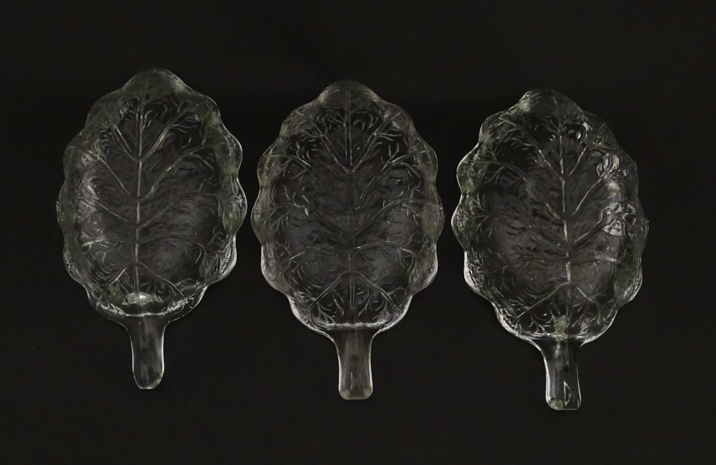 A set of six glass avocado dishes of stylised leaf form. Approx. 7" long Please Note - we do not - Image 11 of 16