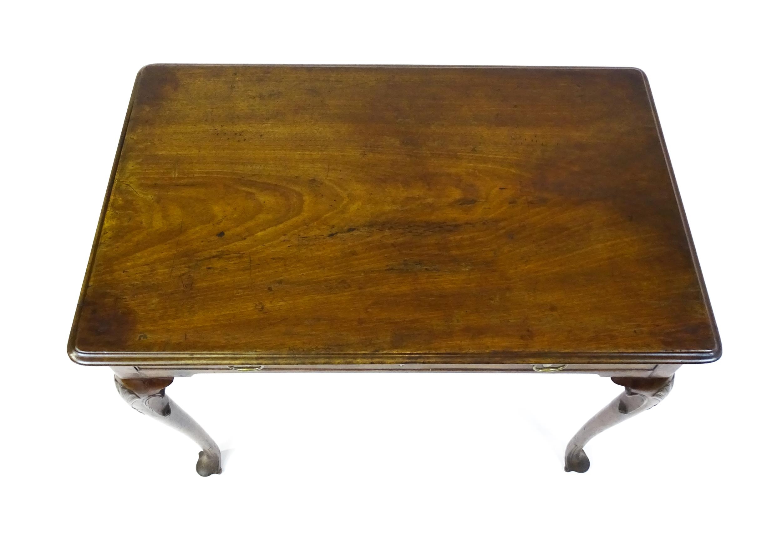 A George III mahogany side table with a moulded top above a single long frieze rawer with brass - Image 4 of 9