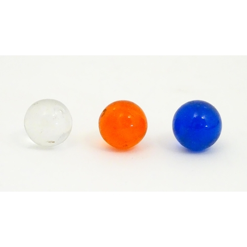 Toys: A quantity of glass marbles, many with colours twists, etc. Largest approx. 1 3/4" diameter - Image 6 of 10