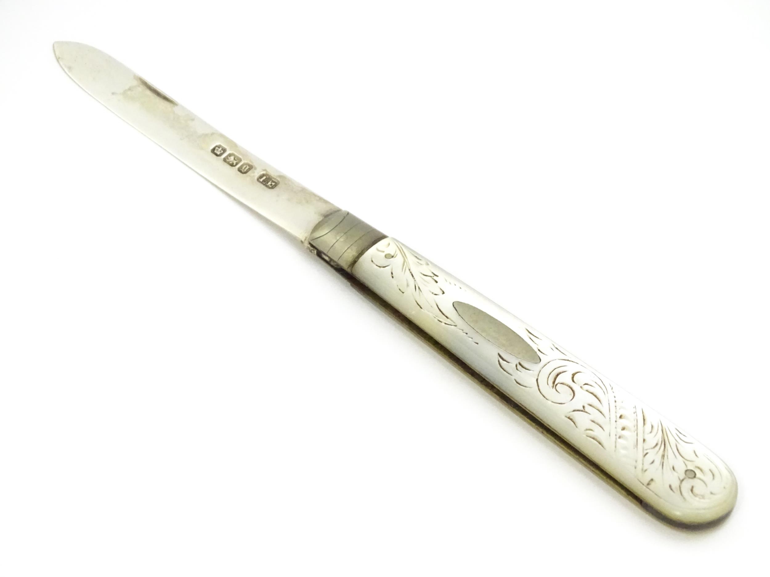 A Victorian silver folding fruit knife with mother of pearl handle, hallmarked Sheffield 1899, maker - Image 6 of 7