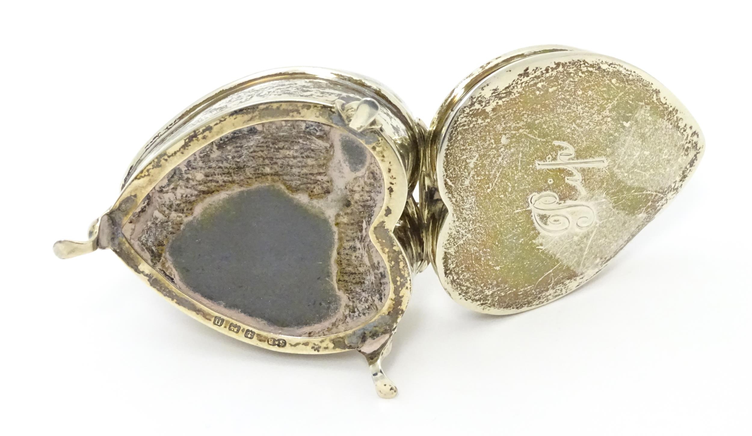 A silver ring box of heart form hallmarked Birmingham 1912, maker Synyer & Beddoes. Approx. 2 1/4" - Image 8 of 8