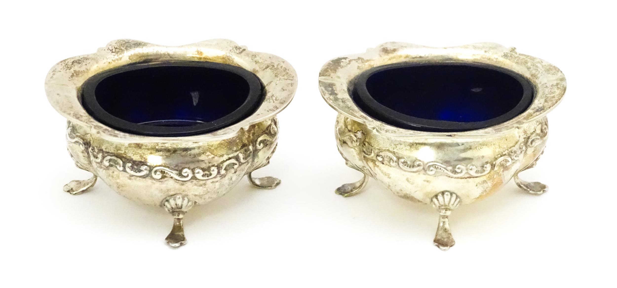 A pair of silver salts with blue glass liners, hallmarked Birmingham 1908, maker John Nowill & Sons. - Image 4 of 10