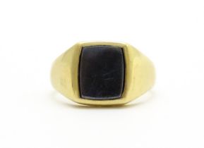 A 9ct gold gentleman's signet ring set with haematite. Ring size approx. U 1/2 Please Note - we do