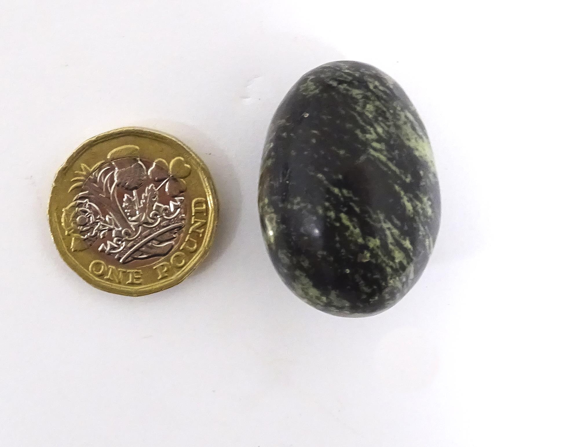 Natural History / Geology Interest: A quantity of polished hardstone specimen eggs, examples to - Image 10 of 10