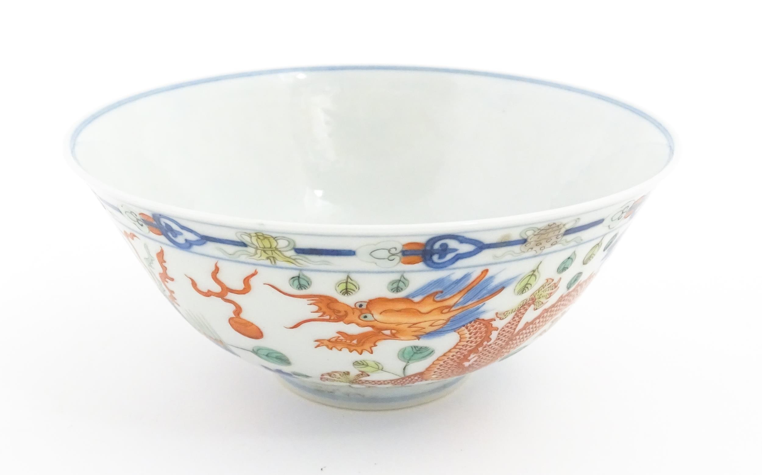 A Chinese bowl decorated with dragons, phoenix birds, flaming pearls and flowers. Character marks - Image 5 of 9