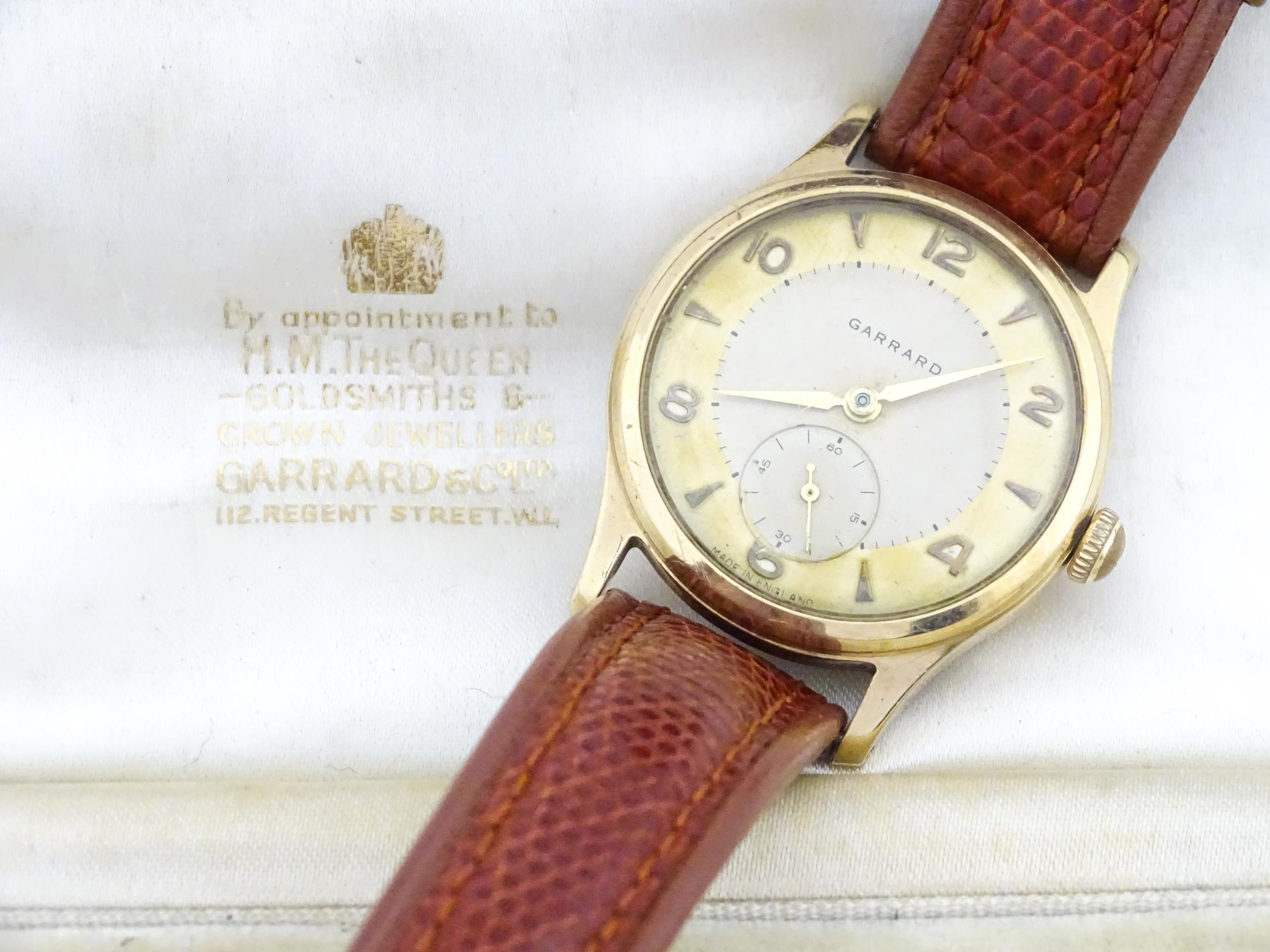 A gentlemans 9ct gold cased wristwatch the dial signed Garrard with Arabic numerals and subsidiary - Bild 2 aus 11