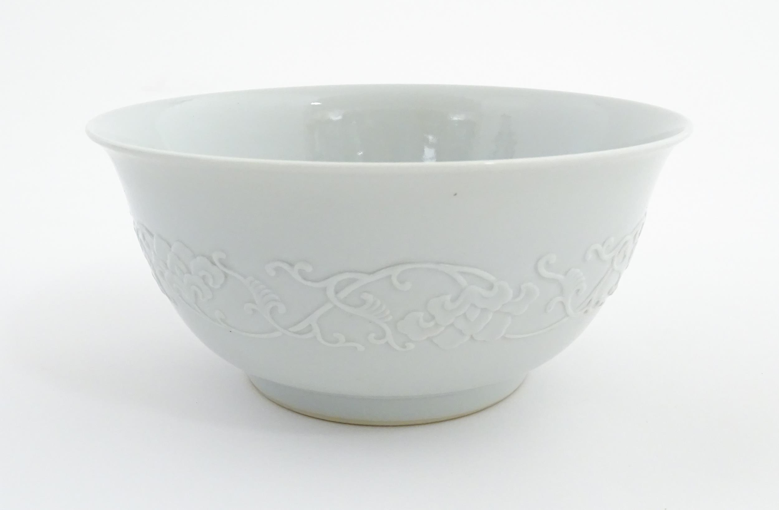A Chinese bowl with banded foliate decoration to exterior and hand painted peached to interior. - Image 5 of 8