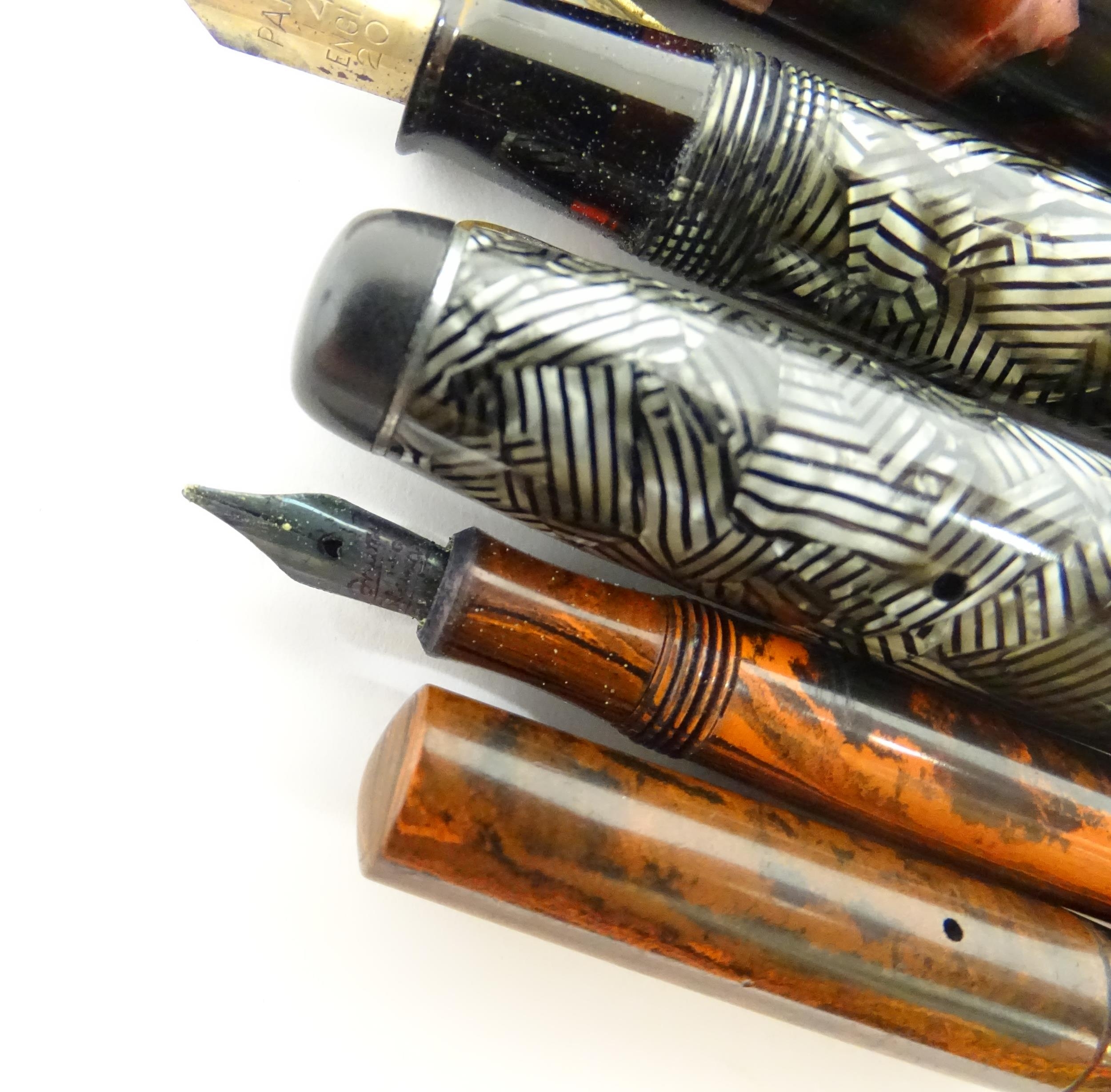 Six fountain pens with 14ct nibs, to include a Parker 'Duofold' with black finish and 14kt gold nib, - Image 8 of 22