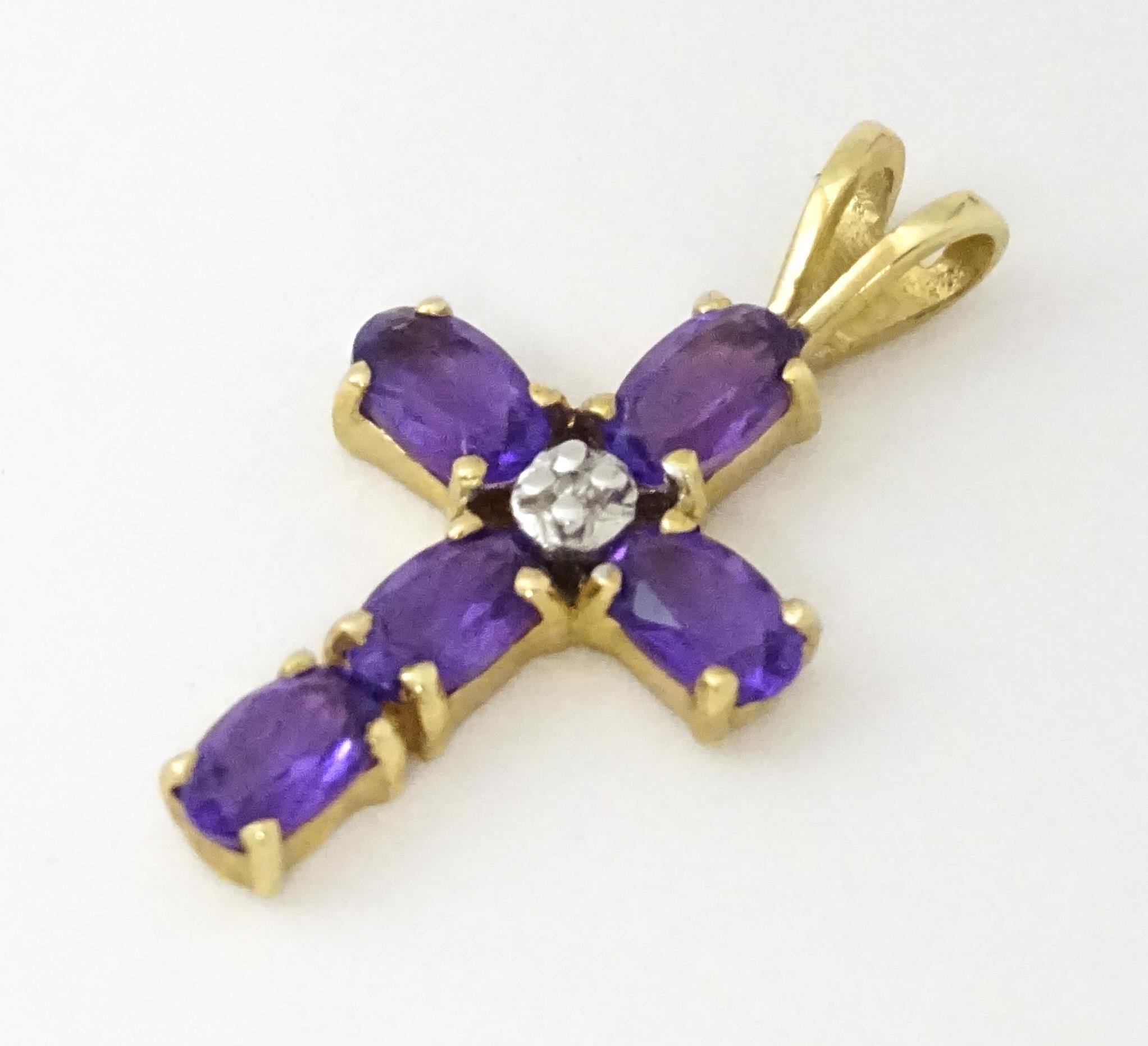 A 9ct gold cross formed pendant set with amethyst and central diamond. Approx. 1" long Please Note - - Image 3 of 6