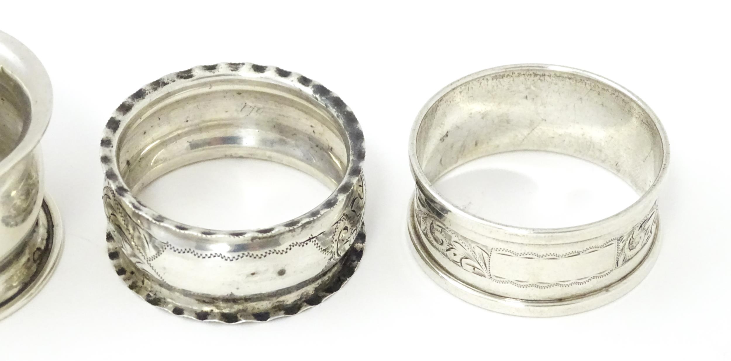 Five assorted silver napkin rings various dates and makers (5) Please Note - we do not make - Image 5 of 10