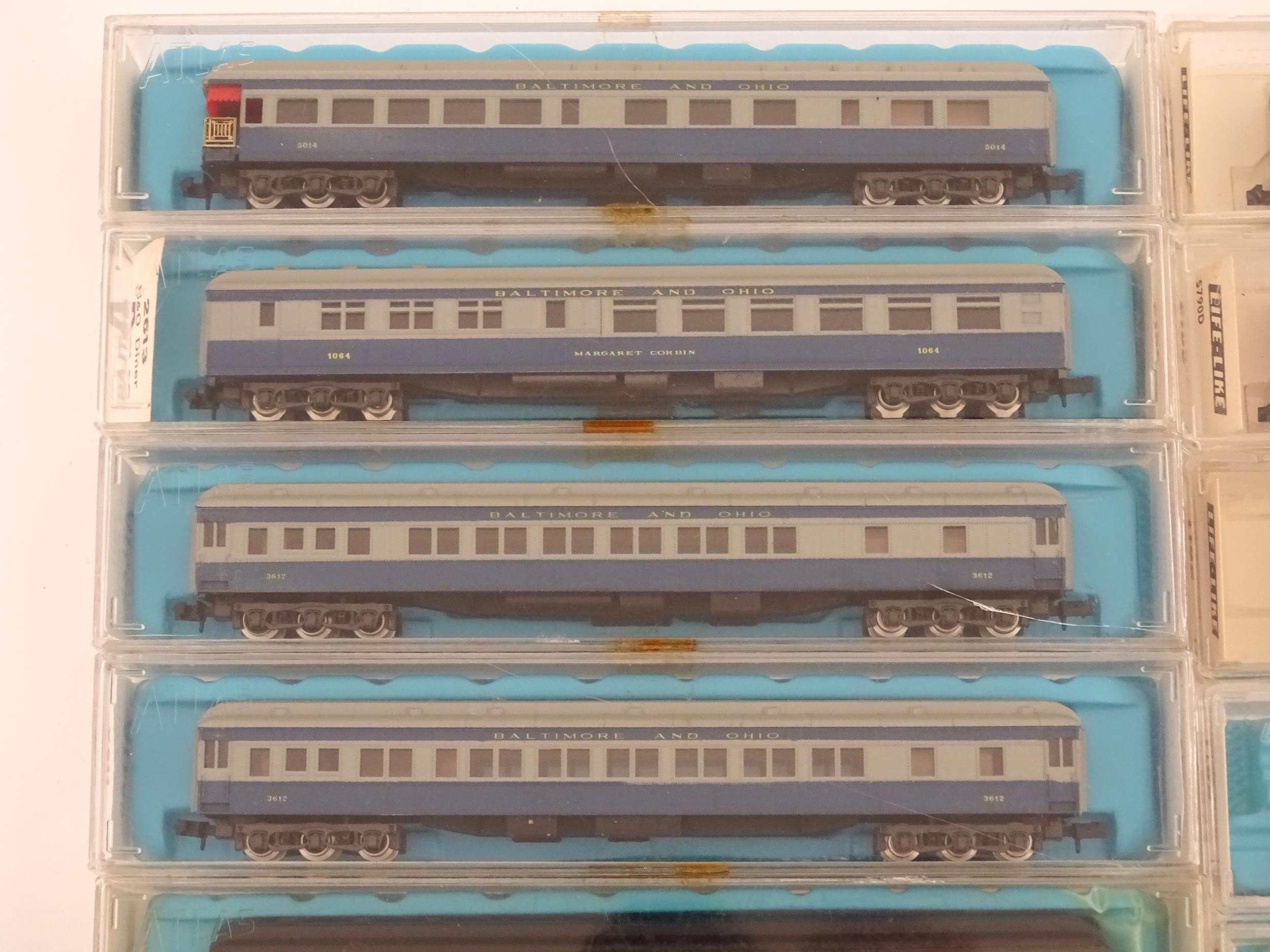 Toys - Model Train / Railway Interest : A quantity of scale model N gauge locomotive engines and - Image 3 of 14
