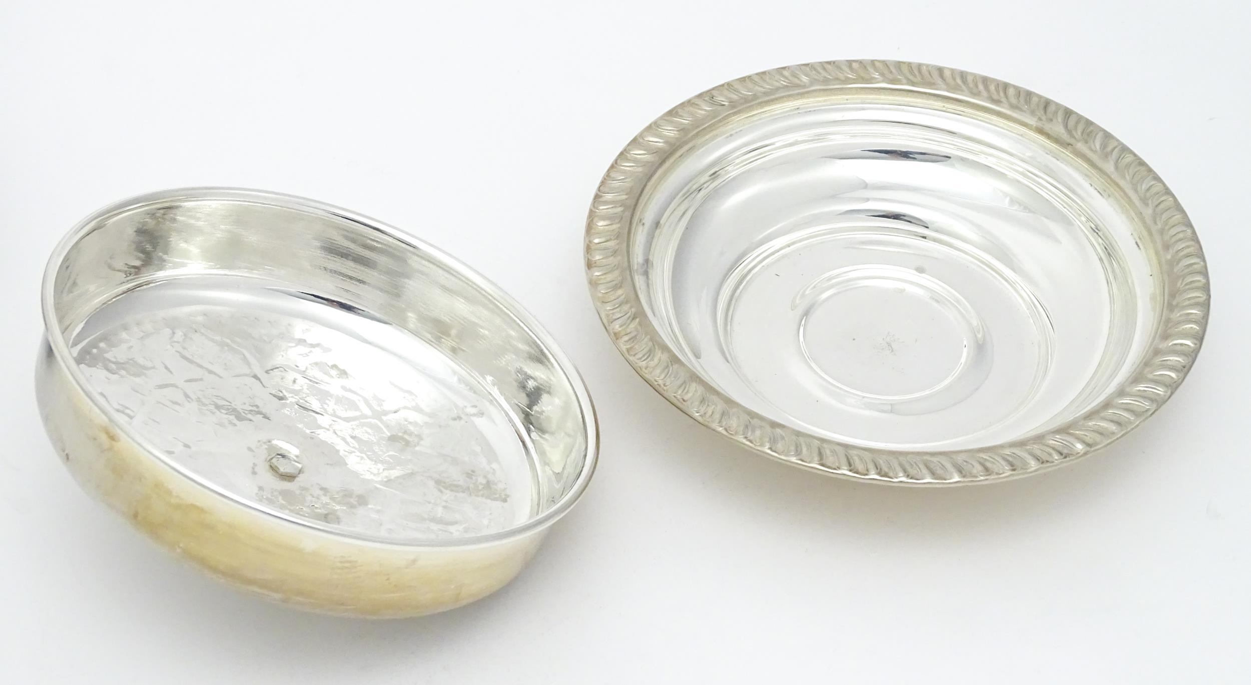 A quantity of assorted silver plate to include entree dishes, trays, dish etc including examples - Bild 12 aus 13