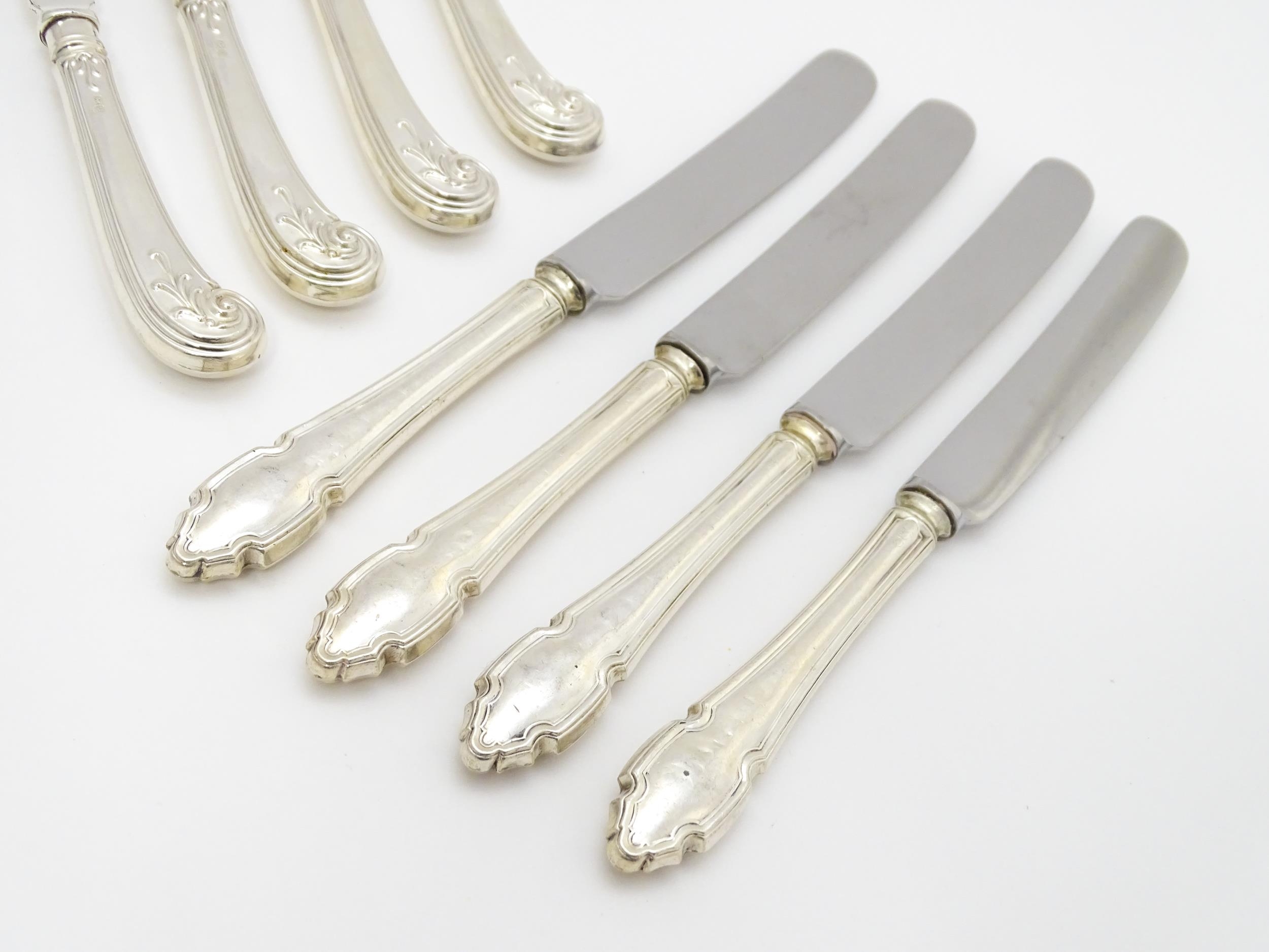 Assorted silver handled tea knives to include pistol grip examples. Together with a silver handled - Image 4 of 14