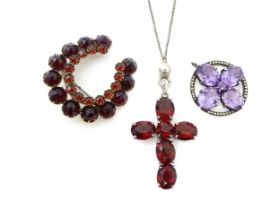 Assorted jewellery to include a white metal pendant set with amethyst and marcasite detail, a brooch