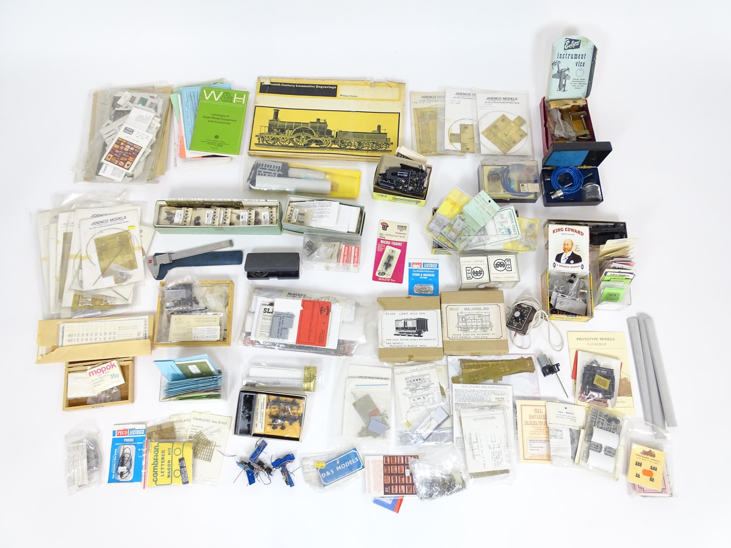 Toys - Model Train / Railway Interest : A quantity of assorted model railway scenery / trackside /