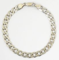 A gentleman's 9ct white gold chain bracelet. Approx. 8 1/2" long Please Note - we do not make