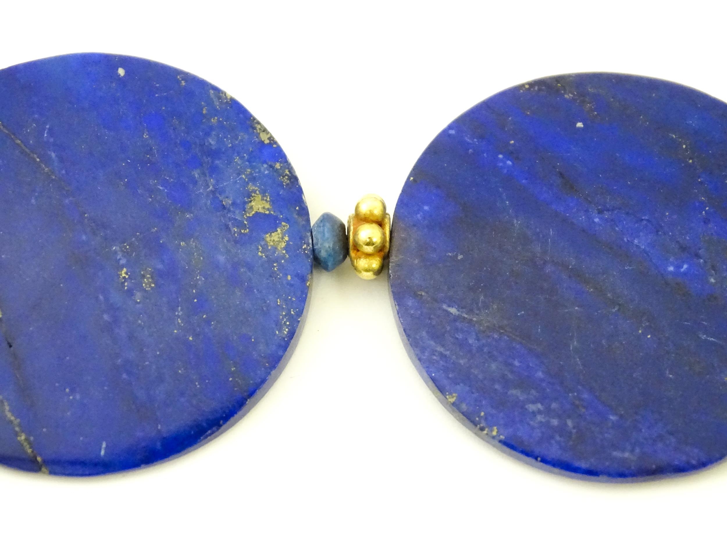 A 20thC necklace set with Lapis lazuli disc beads with yellow metal bead detail and matching - Image 2 of 10