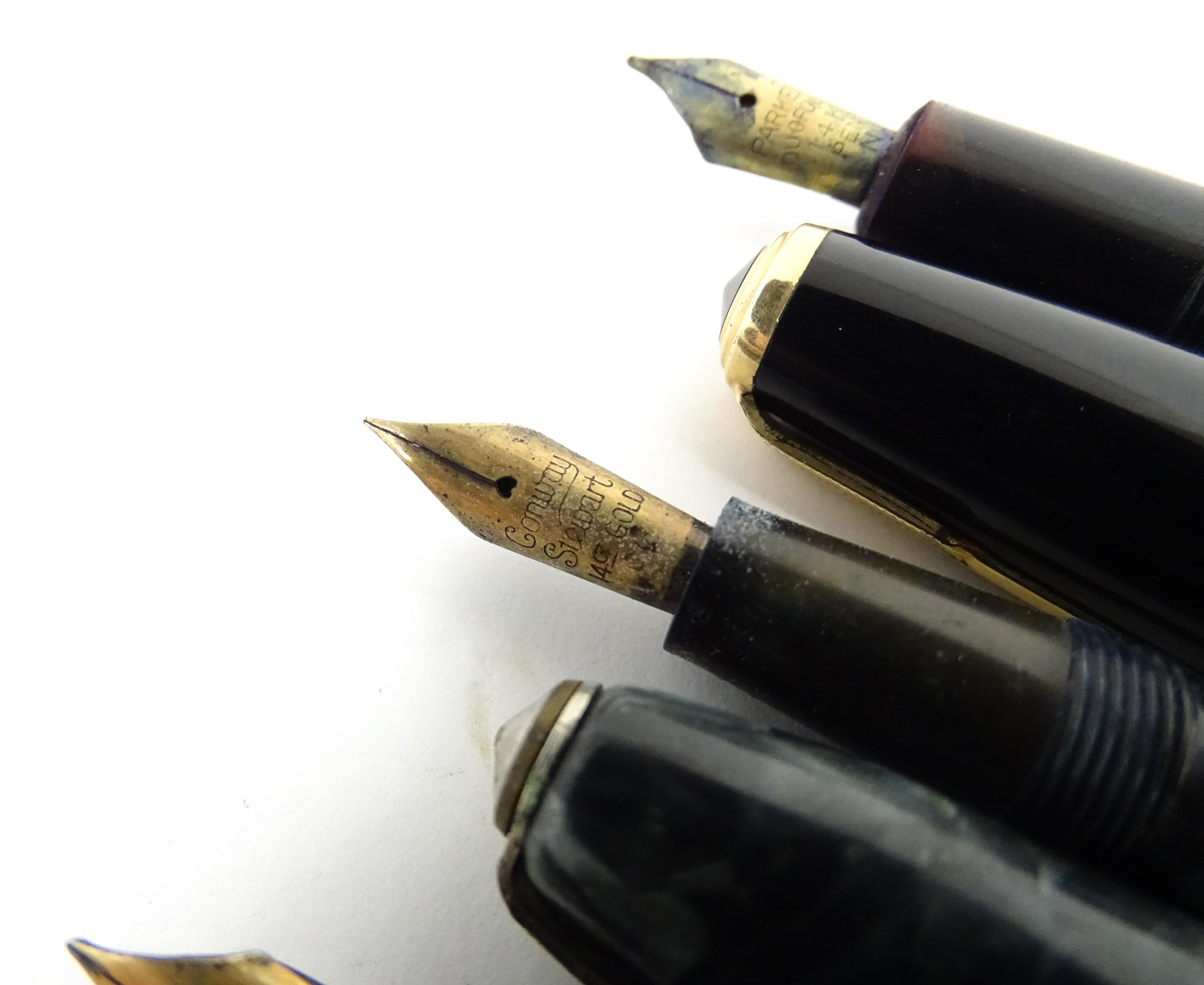 Six fountain pens with 14ct nibs, to include a Parker 'Duofold' with black finish and 14kt gold nib, - Image 14 of 22