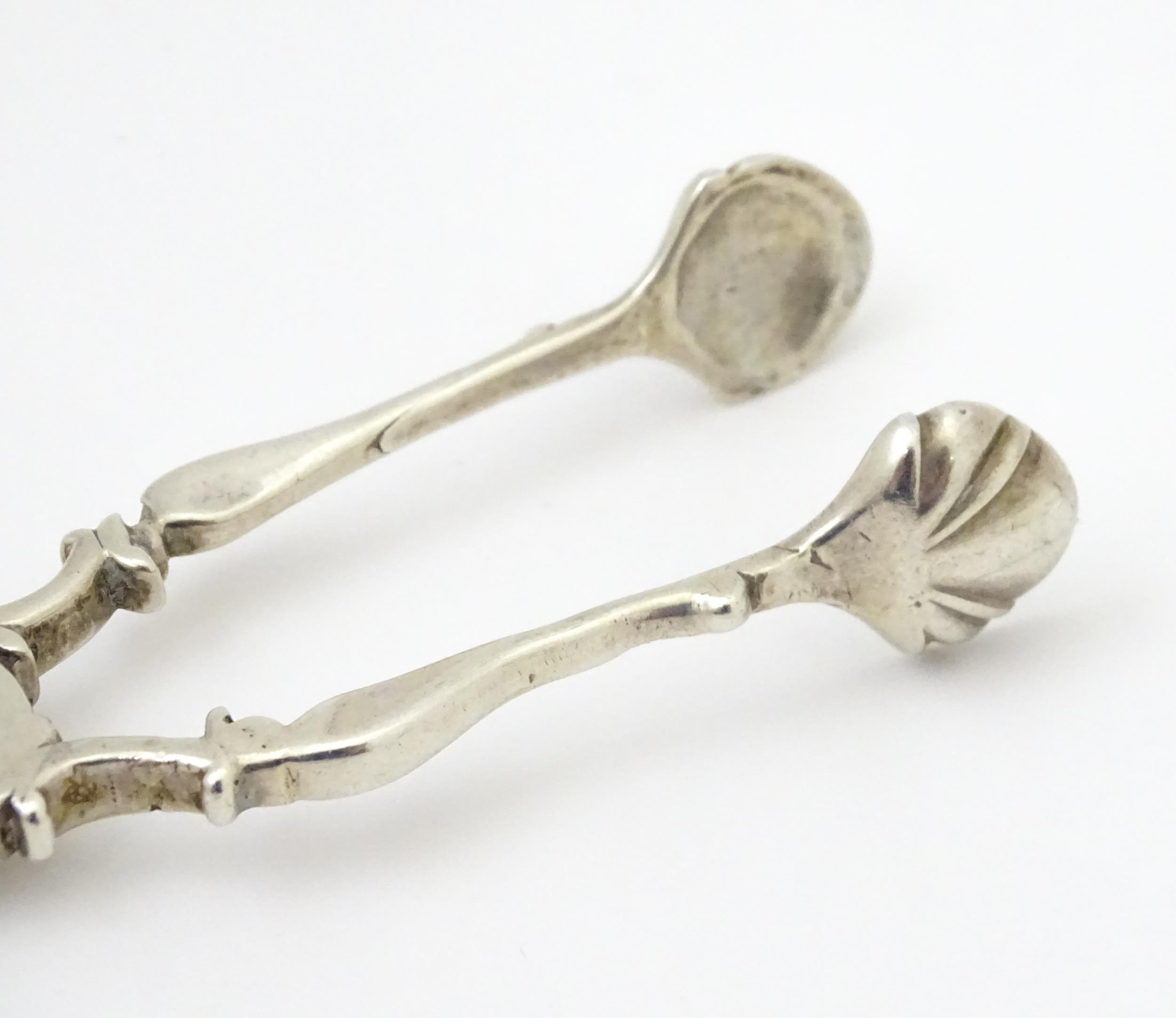 18thC silver sugar nips with shell formed grips. Appprox 4 1/2" long Please Note - we do not make - Image 2 of 8