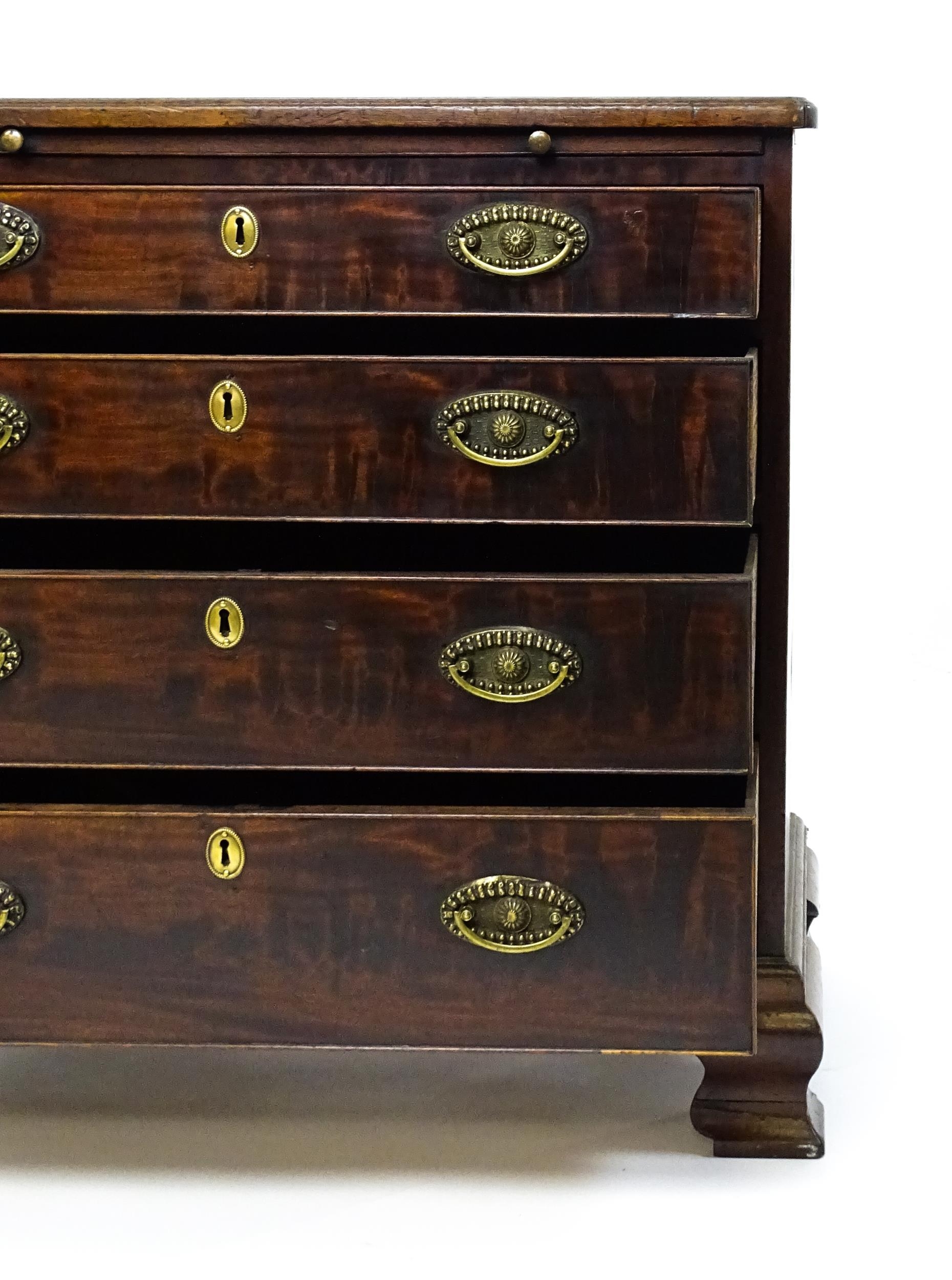 A George III mahogany bachelors chest of drawers, the moulded top having re-entrant corners above - Image 8 of 9