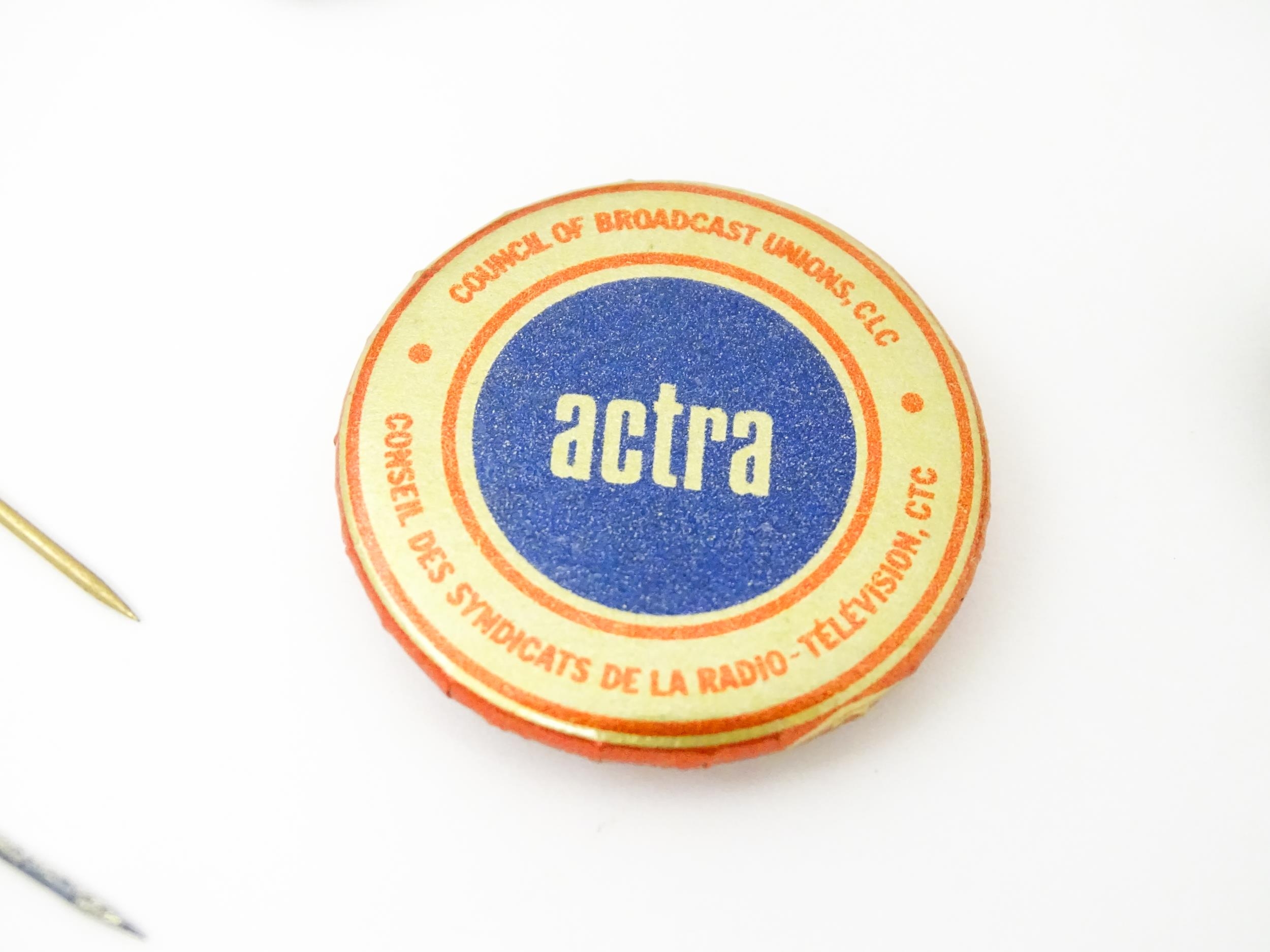 Trade Union Interest: a quantity of assorted badges, pins, etc. to include 2 Gewerkschaftstag D. - Image 8 of 13