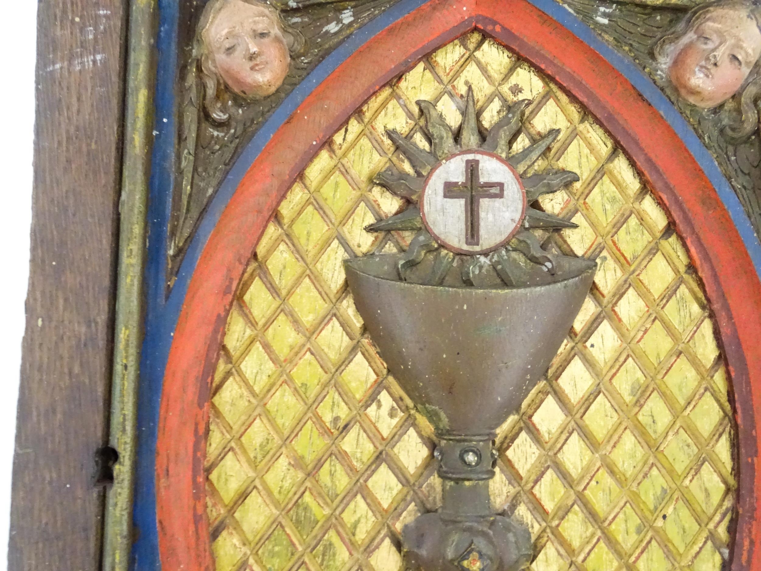 An early 20thC Continental tabernacle door with carved and polychrome decoration depicting a chalice - Bild 6 aus 7