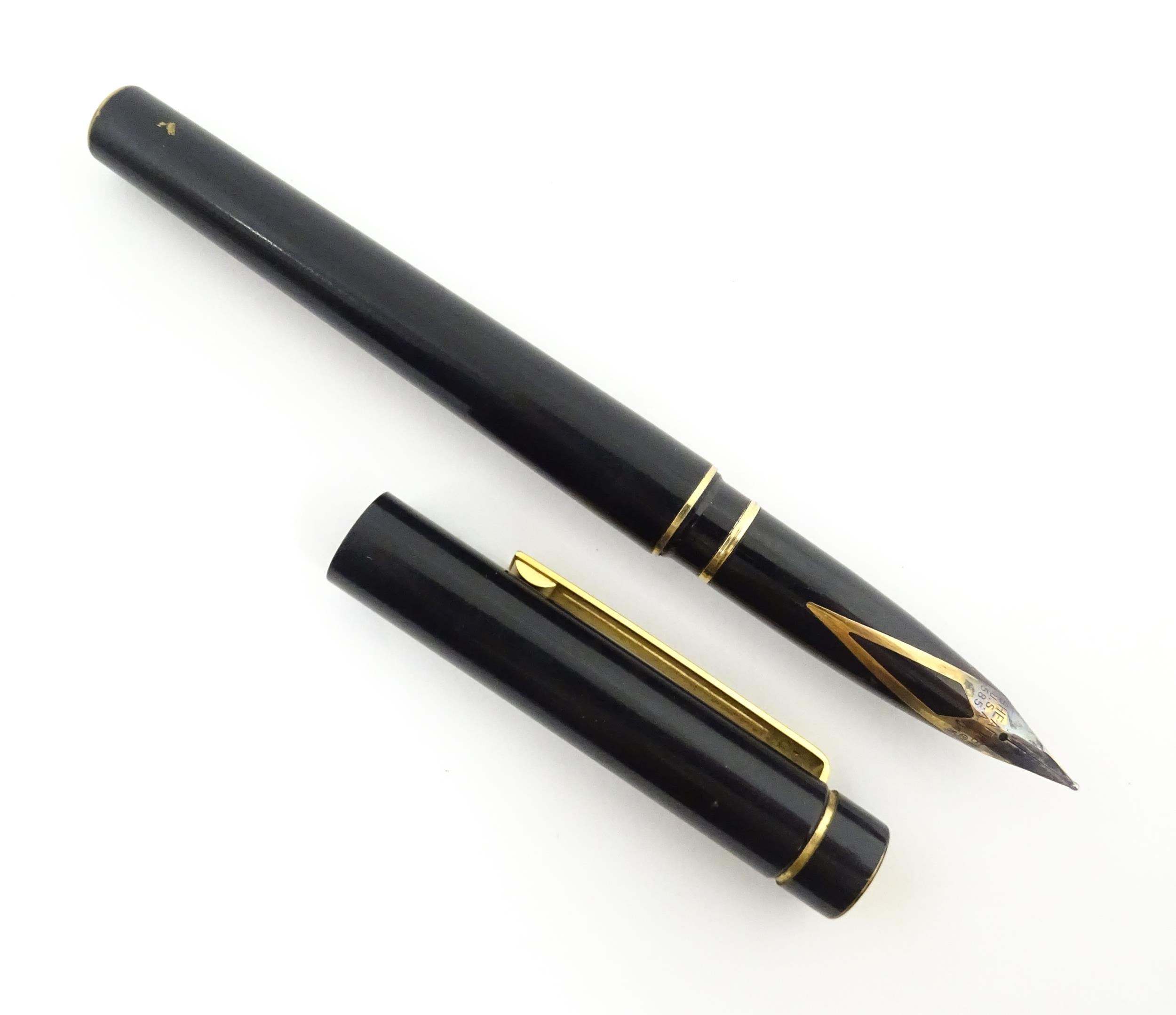 A Schaeffer 'Targa' fountain pen, with black barrel and cap, 14k gold nib, approx 5 3/8" long Please - Image 4 of 10