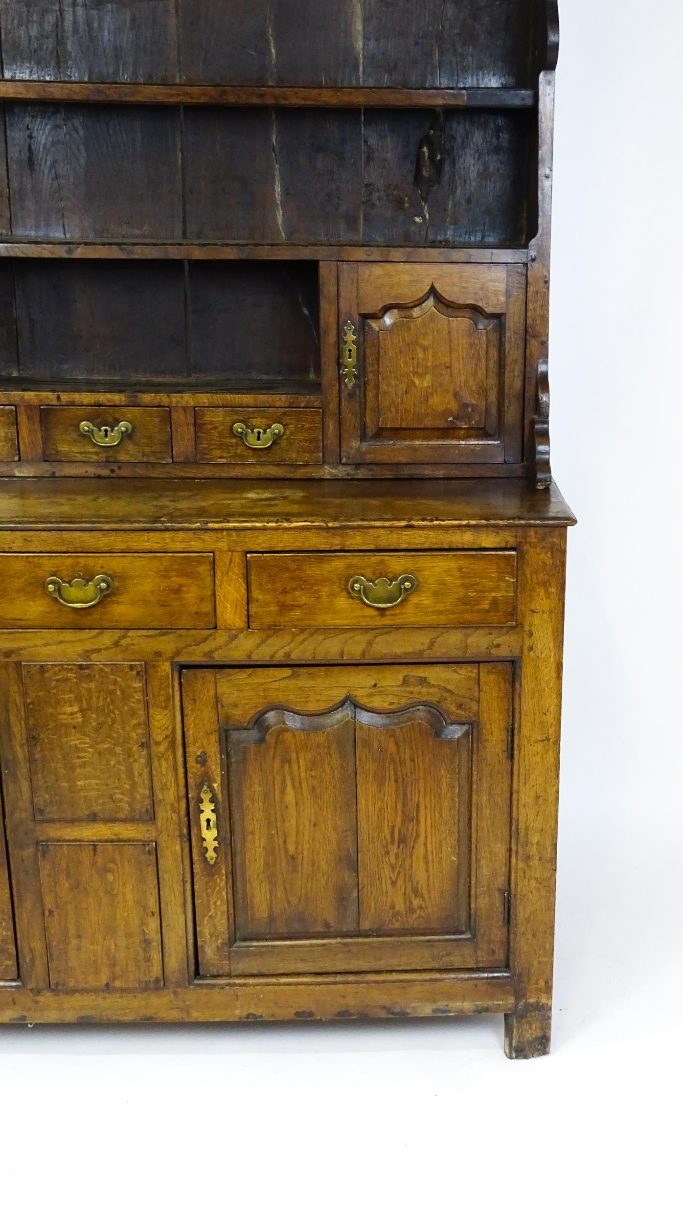 A mid 18thC oak dresser with a moulded cornice above three graduated shelves flanked by panelled - Image 4 of 9