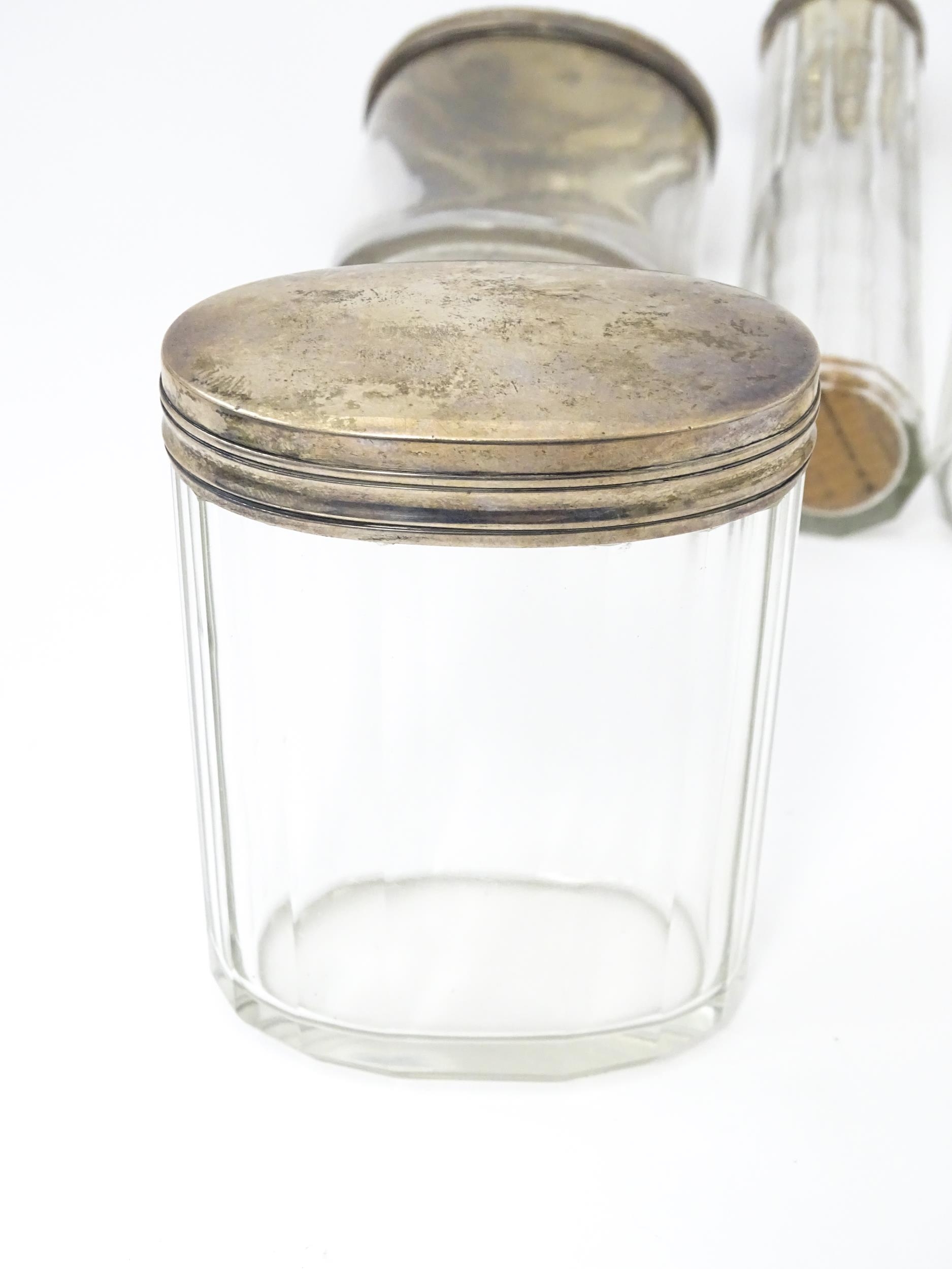 Seven assorted Victorian and later glass and silver topped dressing table pots / jars, to include an - Image 20 of 23