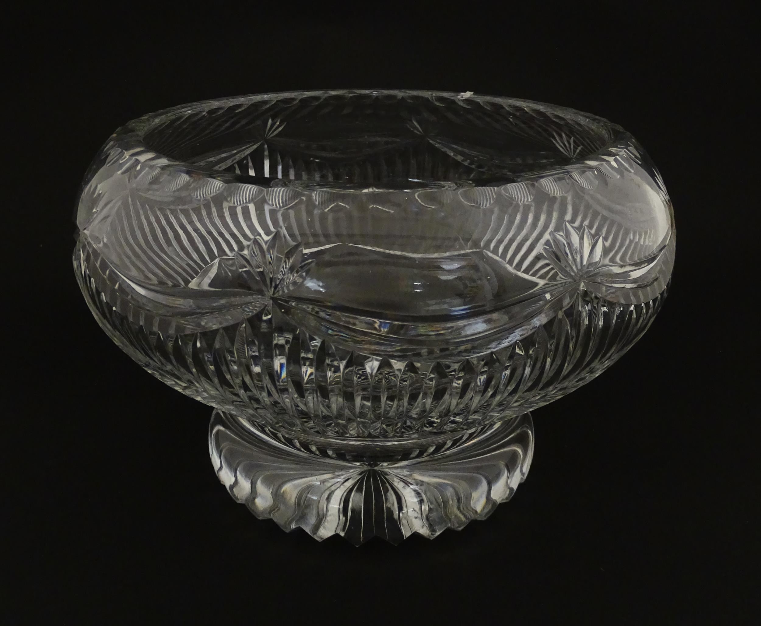 A cut crystal glass bowl, possibly Waterford. Approx. 6 1/2" high Please Note - we do not make - Image 4 of 6