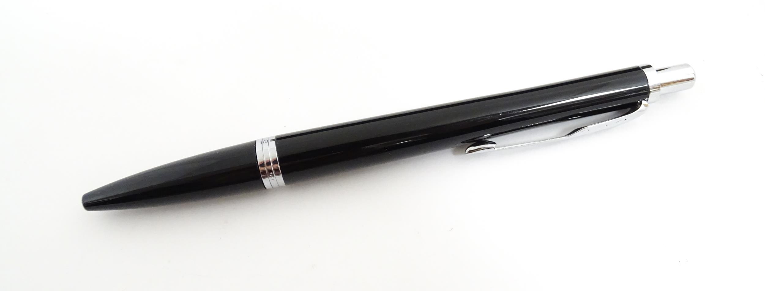 A quantity of pens, comprising a boxed Parker NL ballpoint, a boxed Parker IIIE ballpoint, a boxed - Image 12 of 25