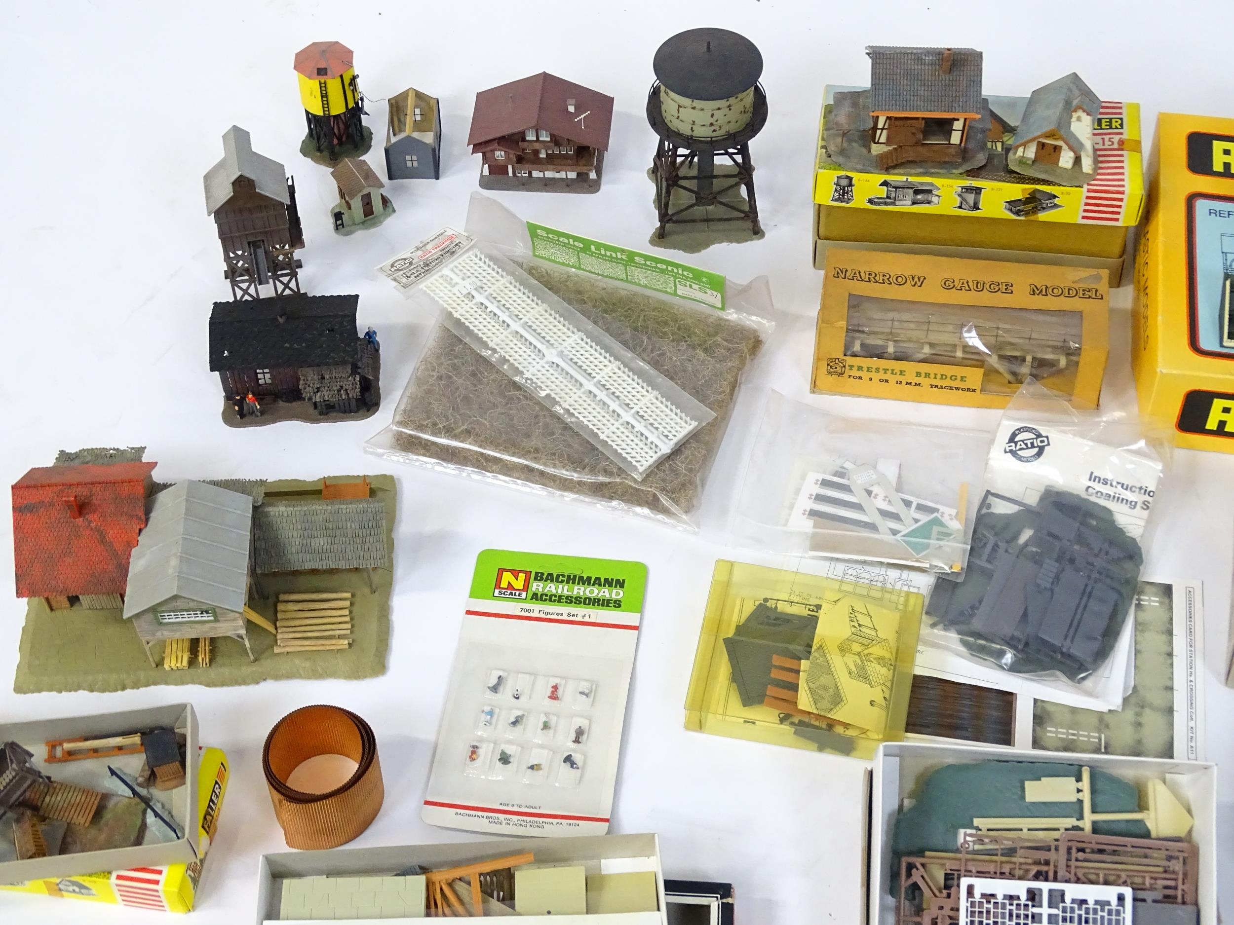 Toys - Model Train / Railway Interest : A large quantity of model railway / trackside scenery - Bild 4 aus 17