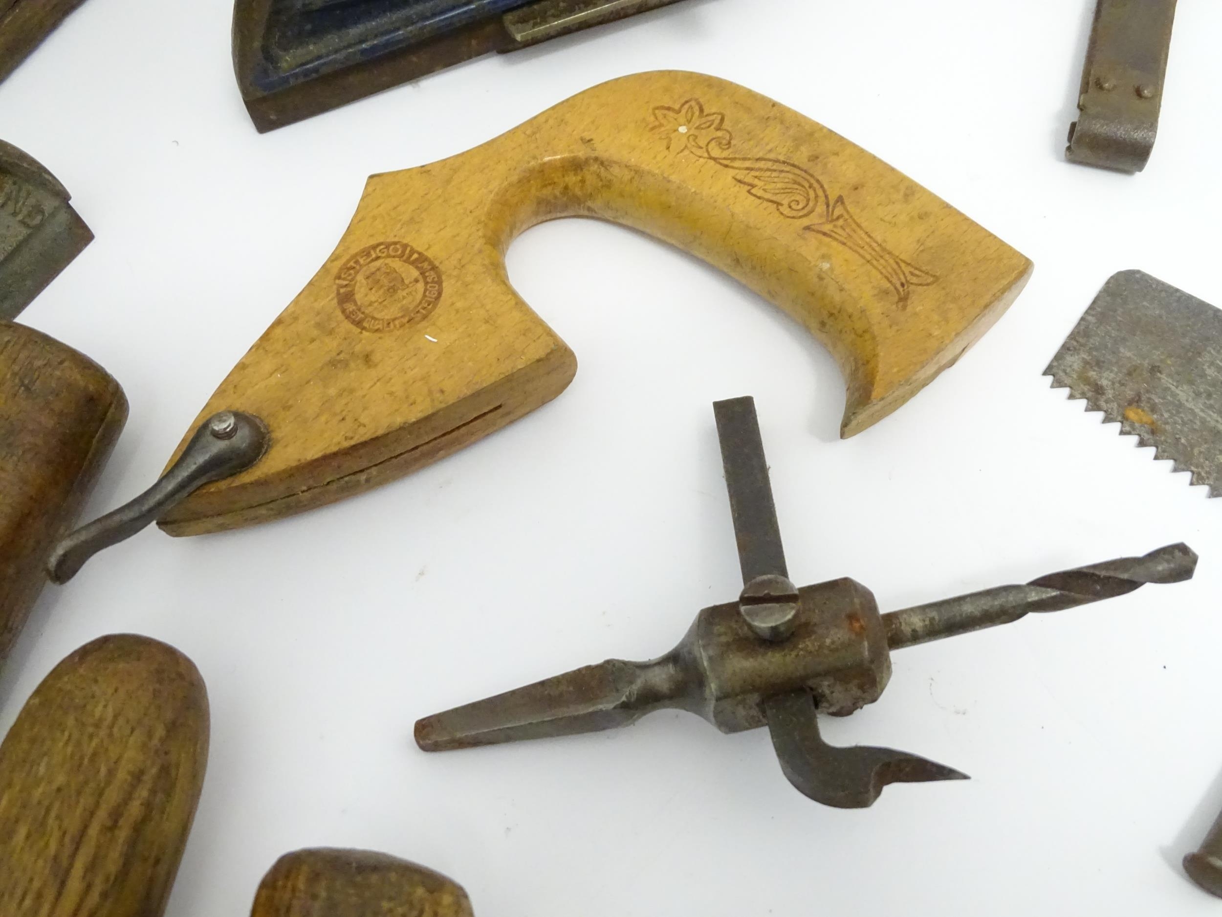 A quantity of assorted mid 20thC tools, to include chisels by Ward, Woodcock and Marples, together - Image 7 of 16