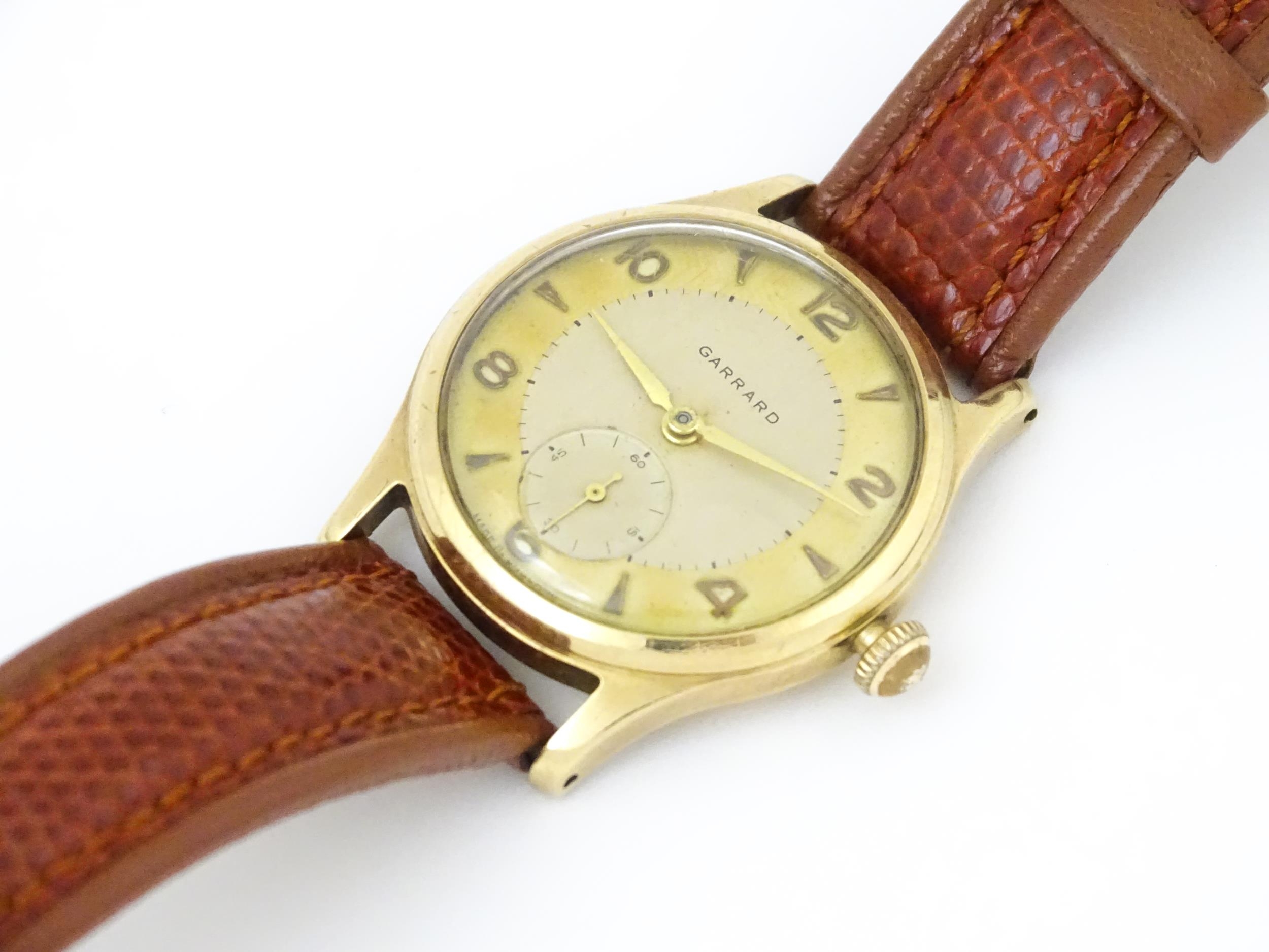 A gentlemans 9ct gold cased wristwatch the dial signed Garrard with Arabic numerals and subsidiary - Bild 10 aus 11