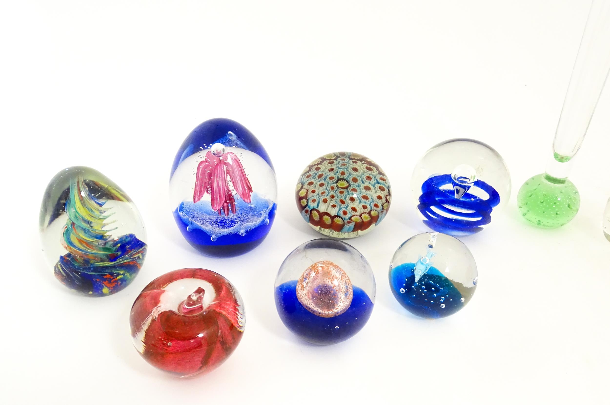 A quantity of assorted art glass paperweights and vases, to include bud vases and a Murano style - Image 8 of 18