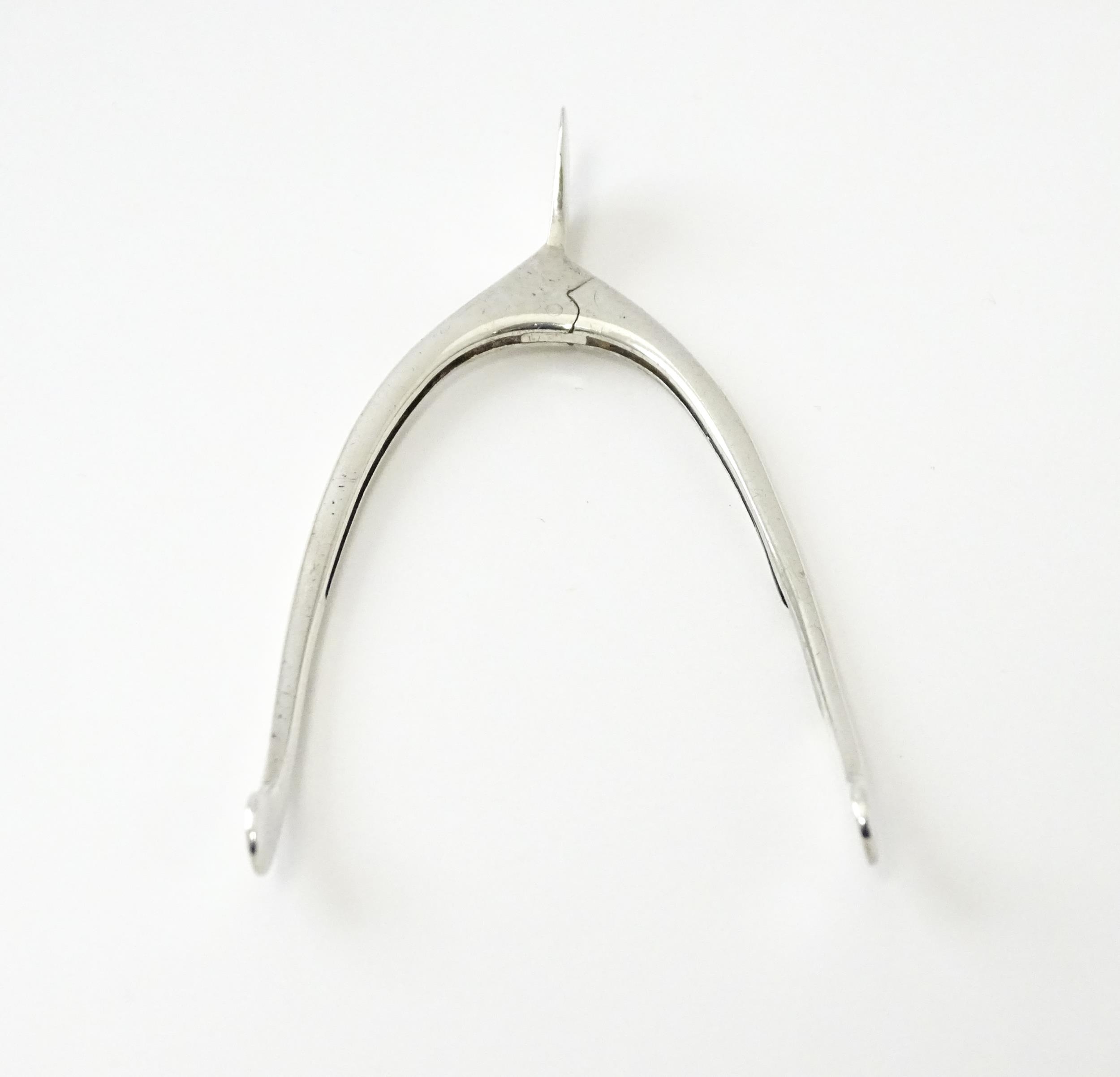 Silver tongs of wishbone form hallmarked Birmingham 1903 maker Levi & Salaman. Approx. 4" long - Image 3 of 7