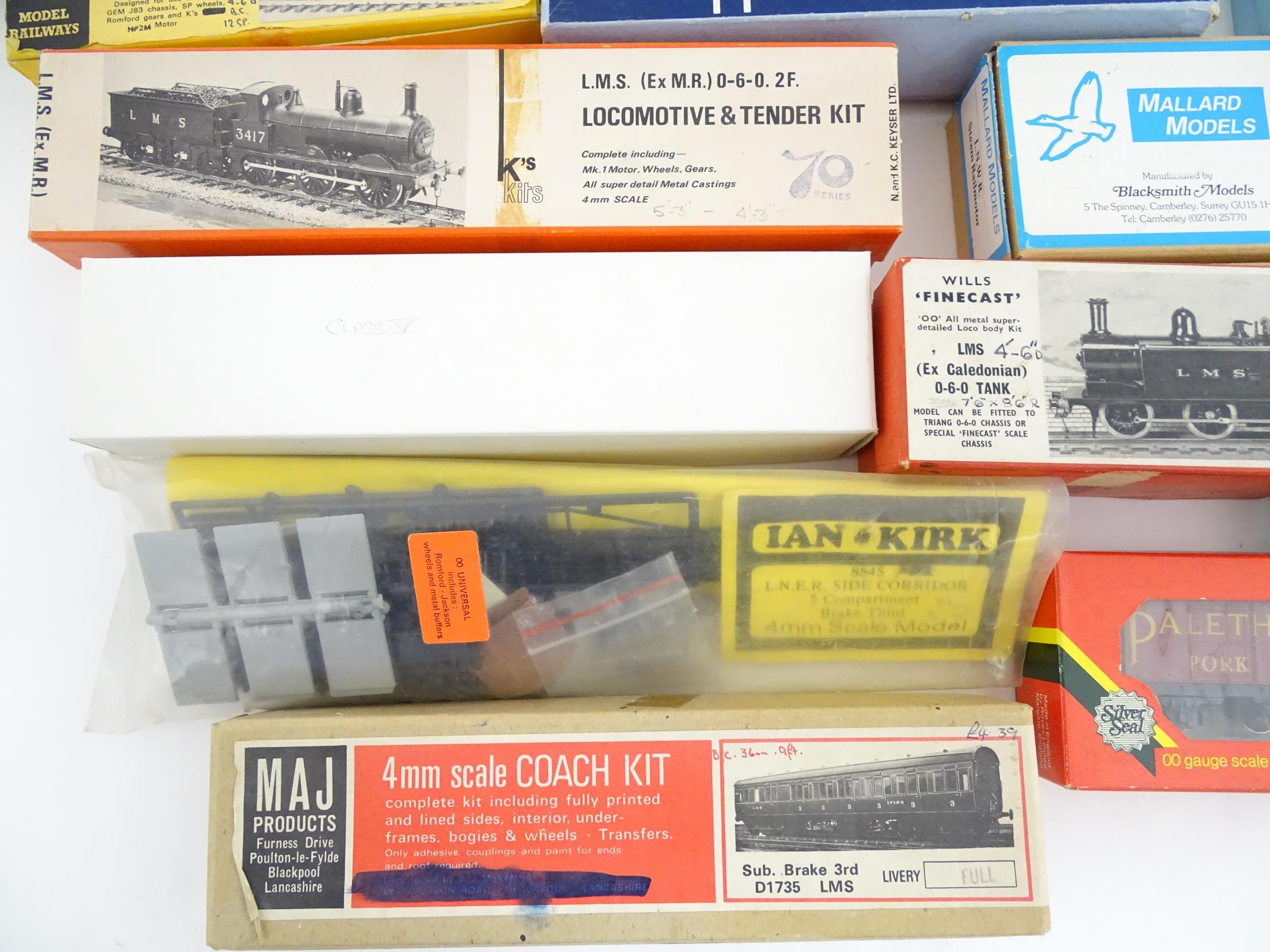 Toys - Model Train / Railway Interest : A quantity of assorted wagon / rolling stock kits to include - Image 6 of 14